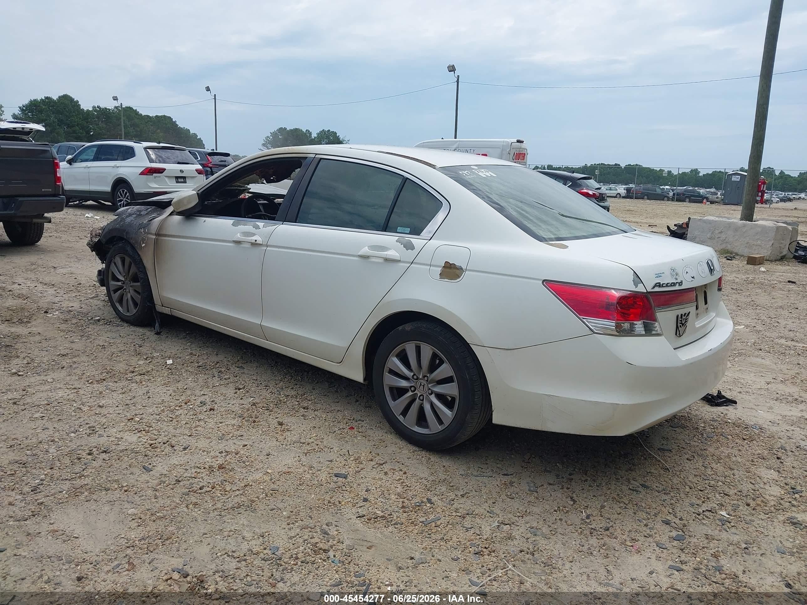 2011 Honda Accord 2.4 Ex White vin: 1HGCP2F71BA065687