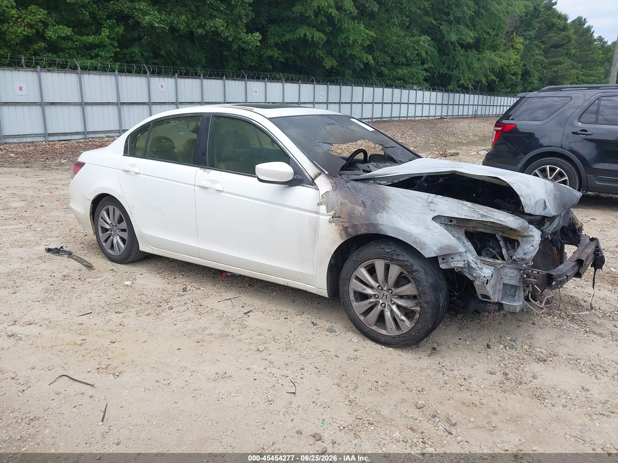 2011 Honda Accord 2.4 Ex White vin: 1HGCP2F71BA065687