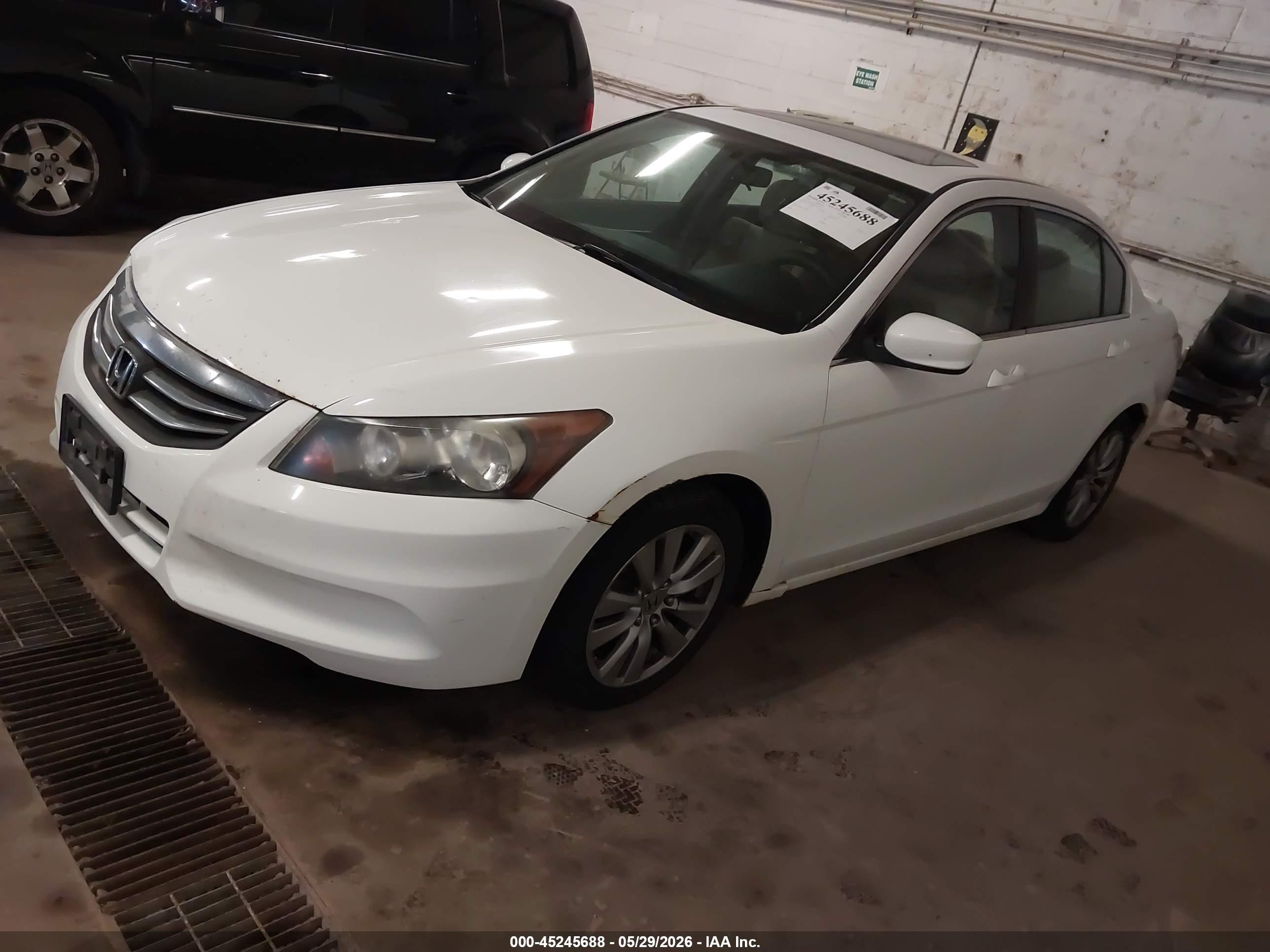 2012 Honda Accord 2.4 Ex White vin: 1HGCP2F71CA235175