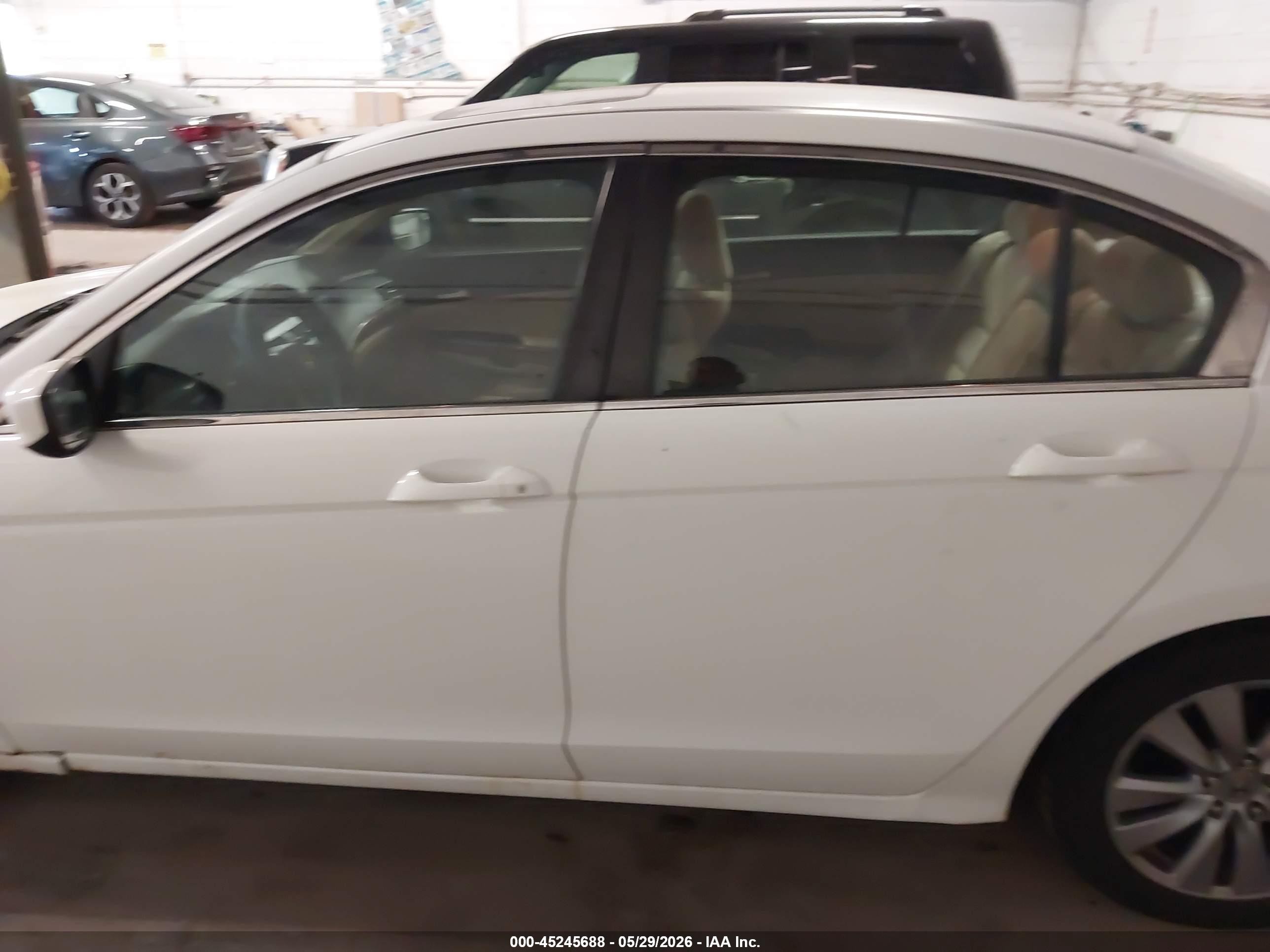 2012 Honda Accord 2.4 Ex White vin: 1HGCP2F71CA235175