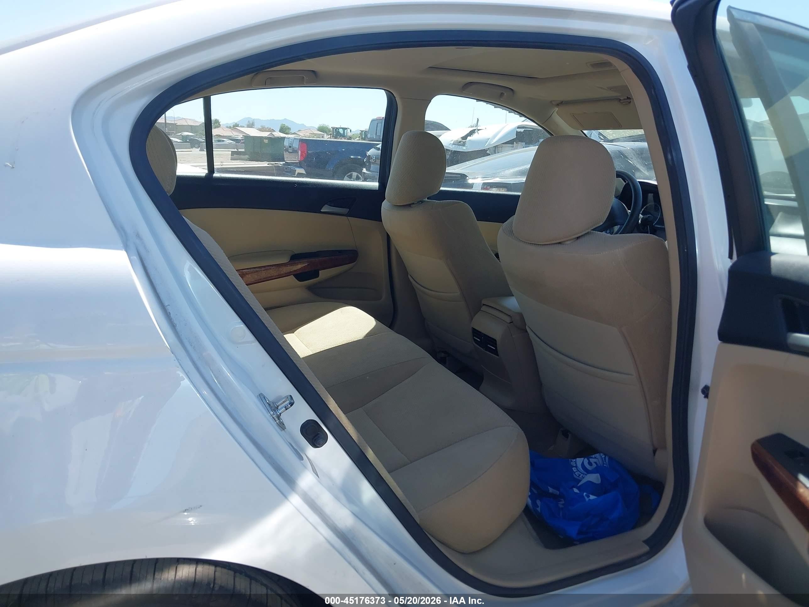 2011 Honda Accord 2.4 Ex White vin: 1HGCP2F73BA004423