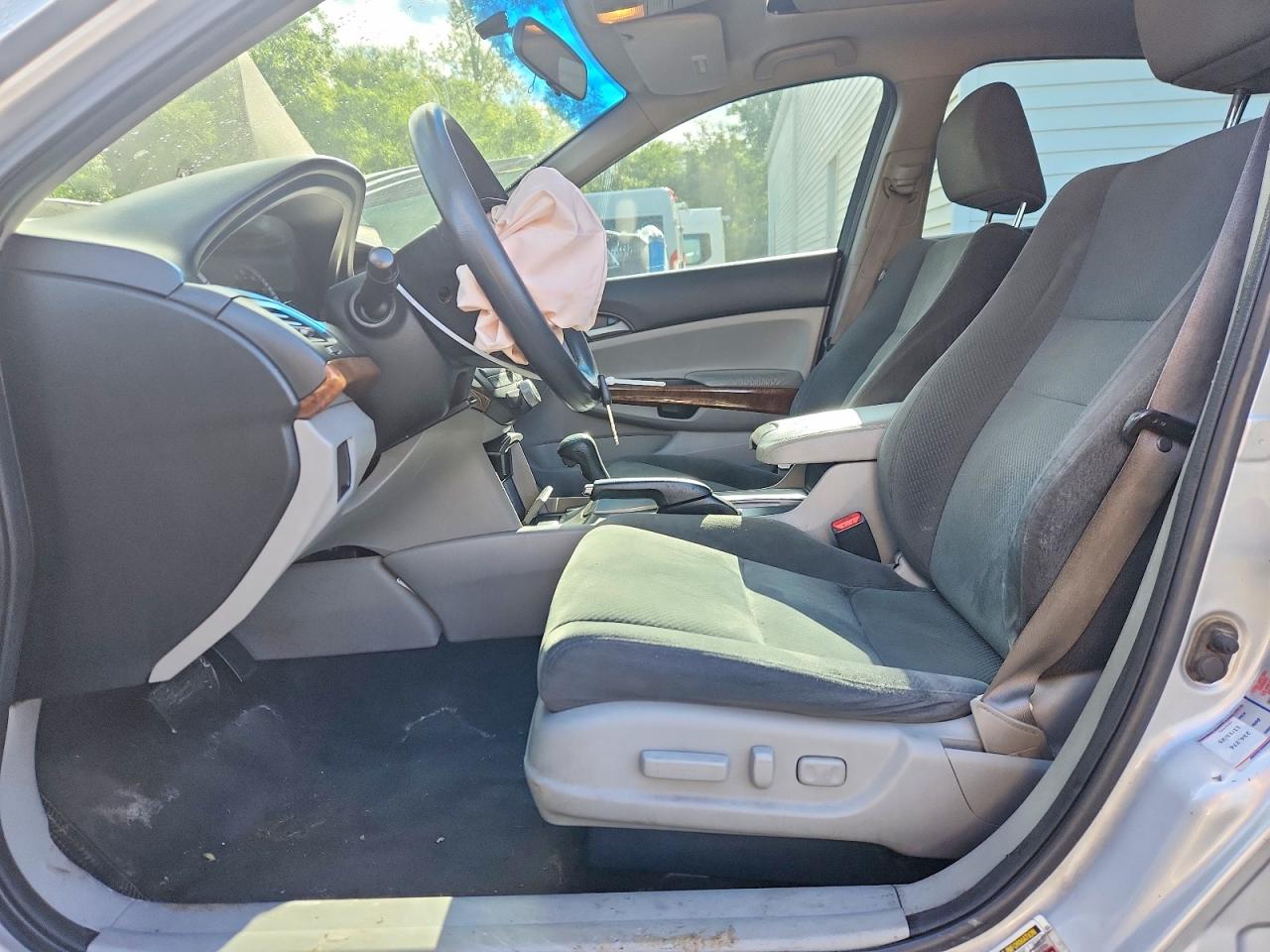 2011 Honda Accord Silver vin: 1HGCP2F73BA045523