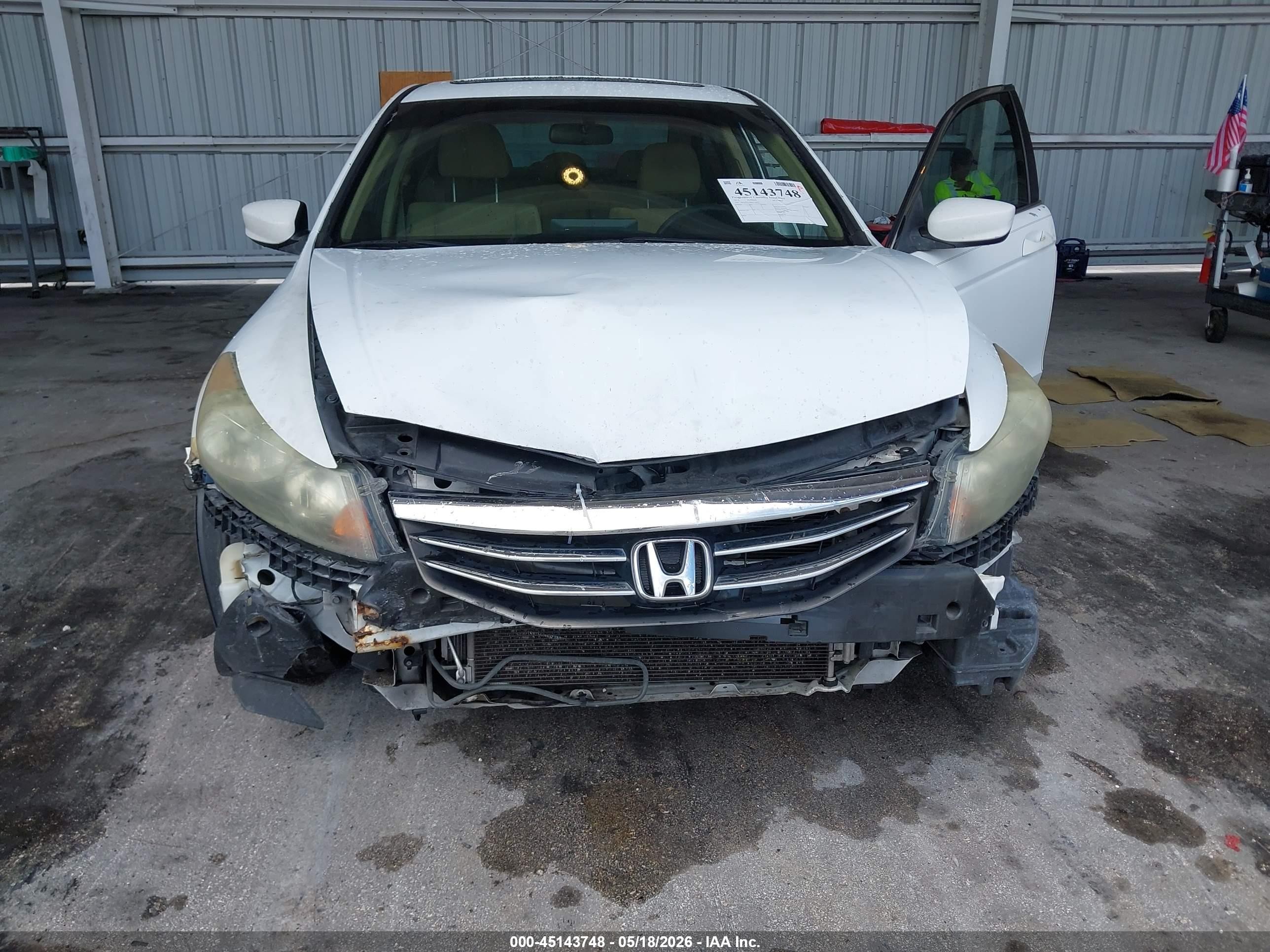2011 Honda Accord 2.4 Ex White vin: 1HGCP2F75BA112672