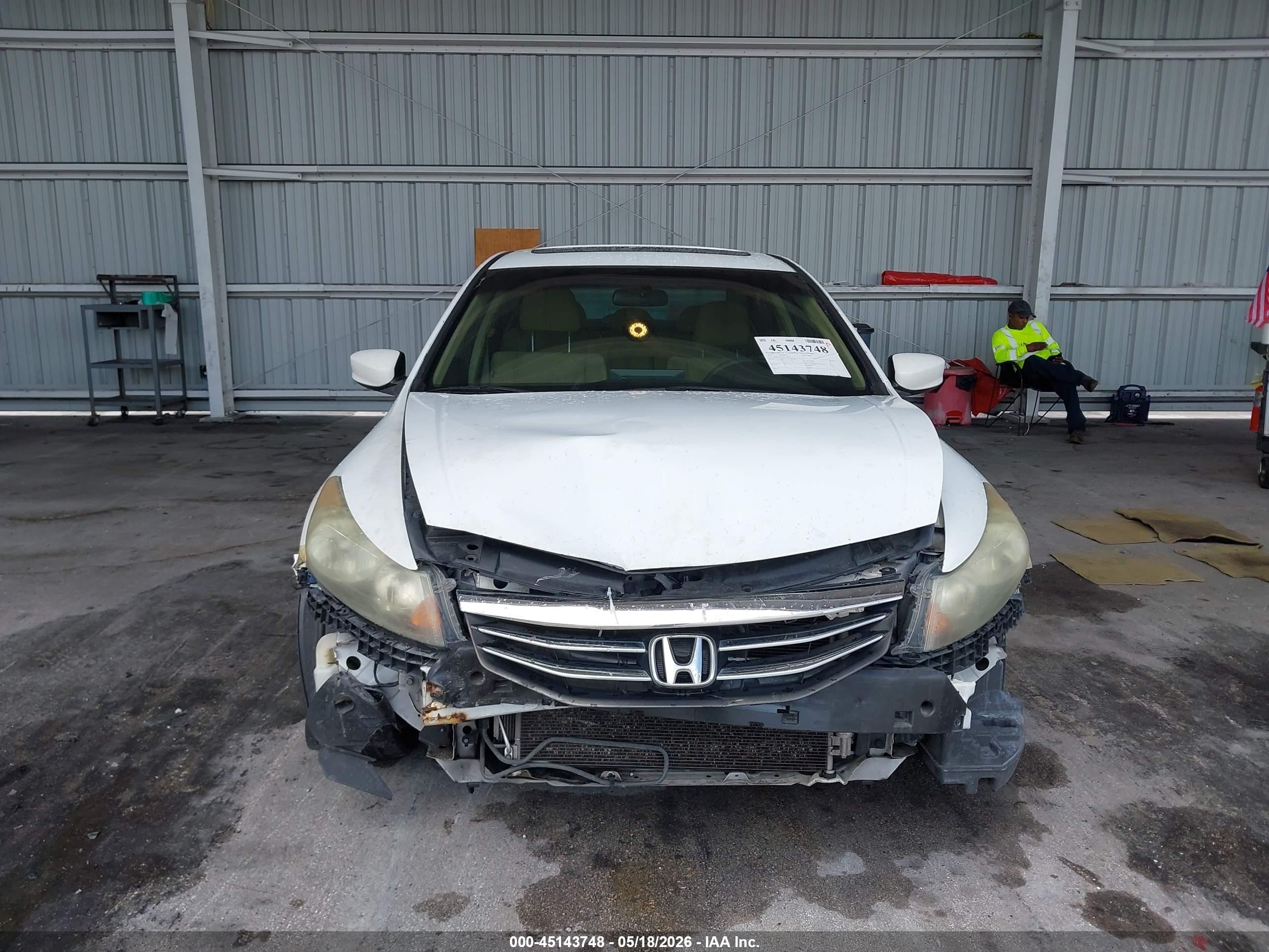 2011 Honda Accord 2.4 Ex White vin: 1HGCP2F75BA112672