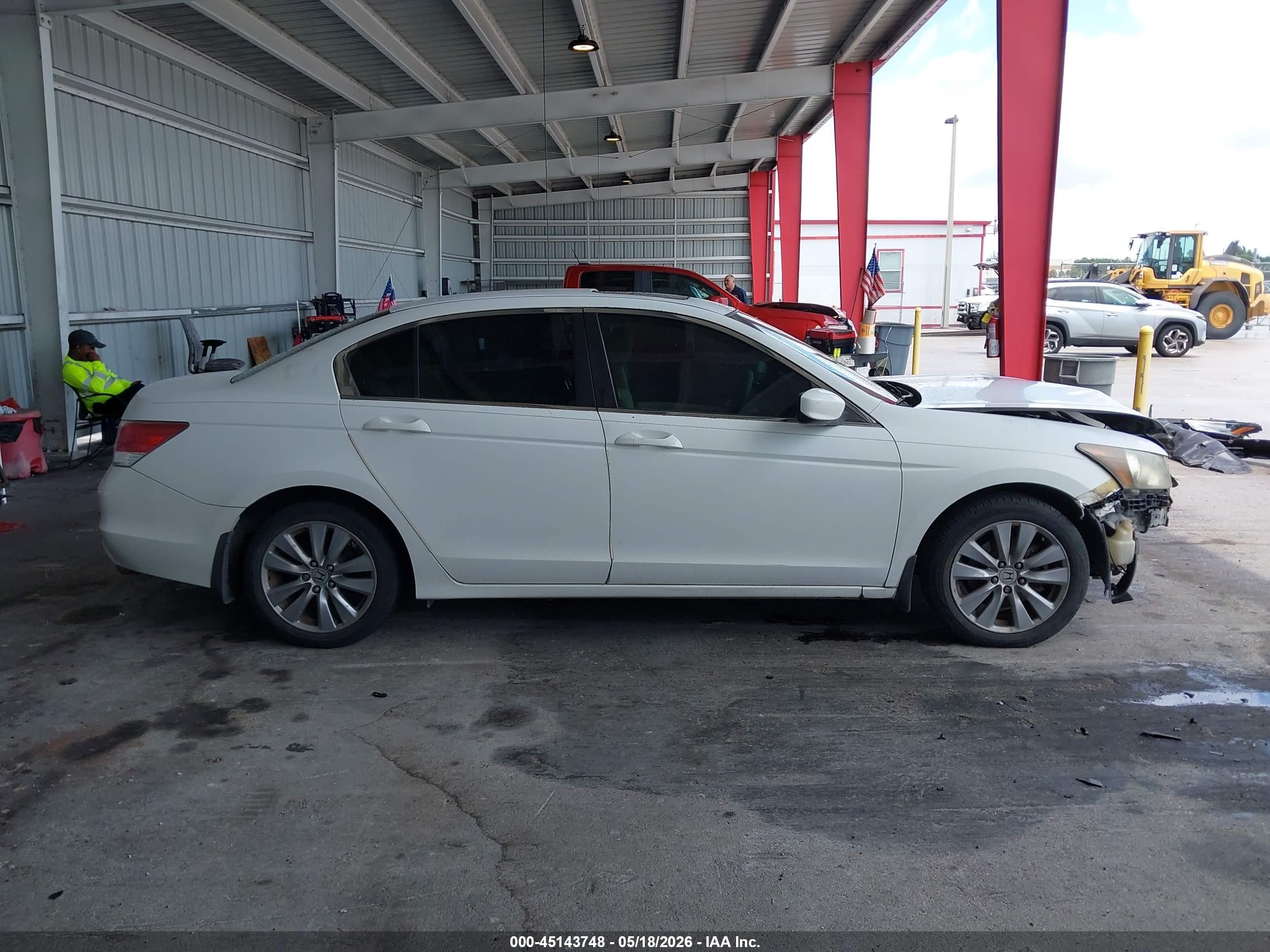 2011 Honda Accord 2.4 Ex White vin: 1HGCP2F75BA112672