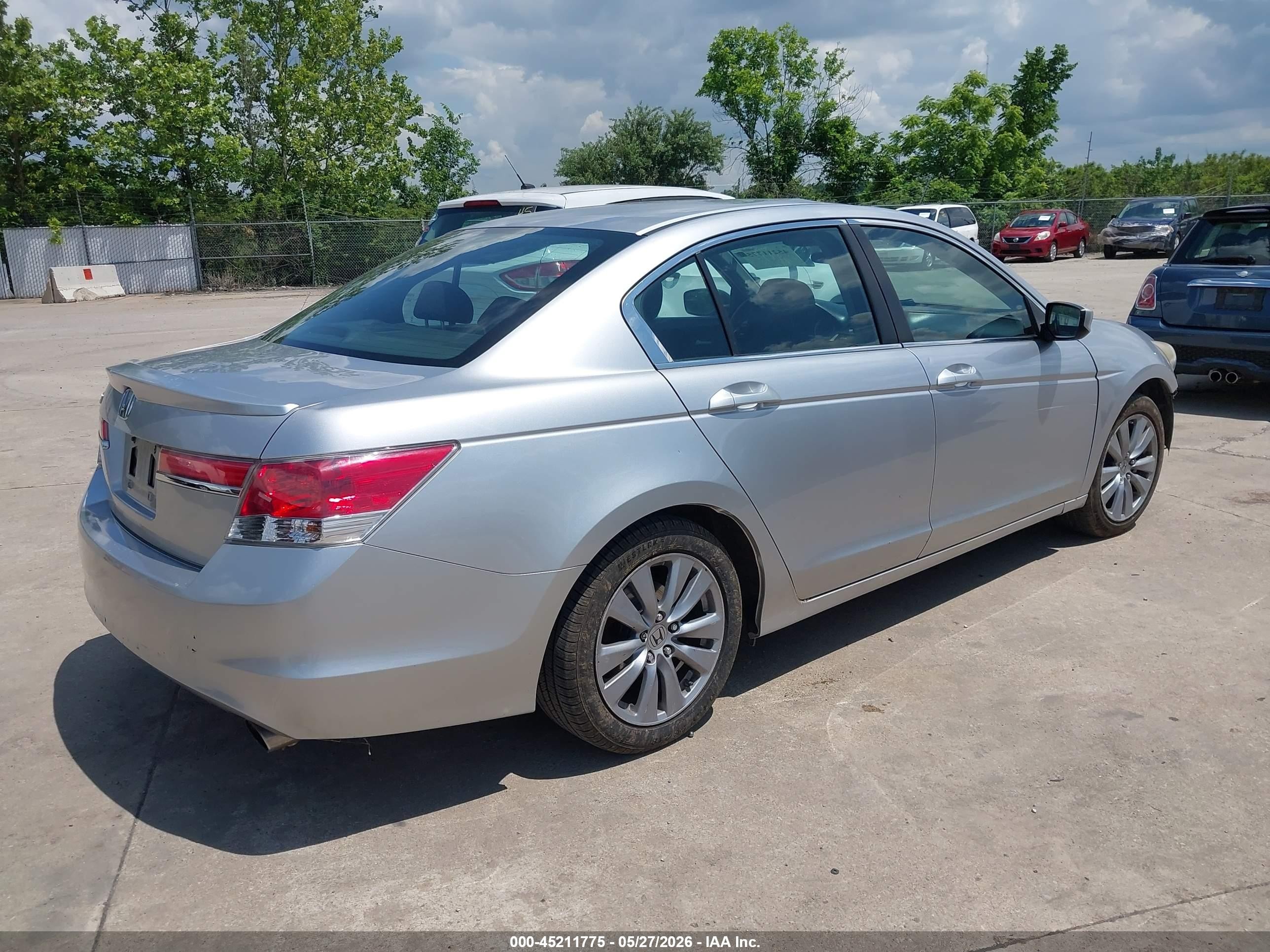 2011 Honda Accord 2.4 Ex Silver vin: 1HGCP2F76BA067922