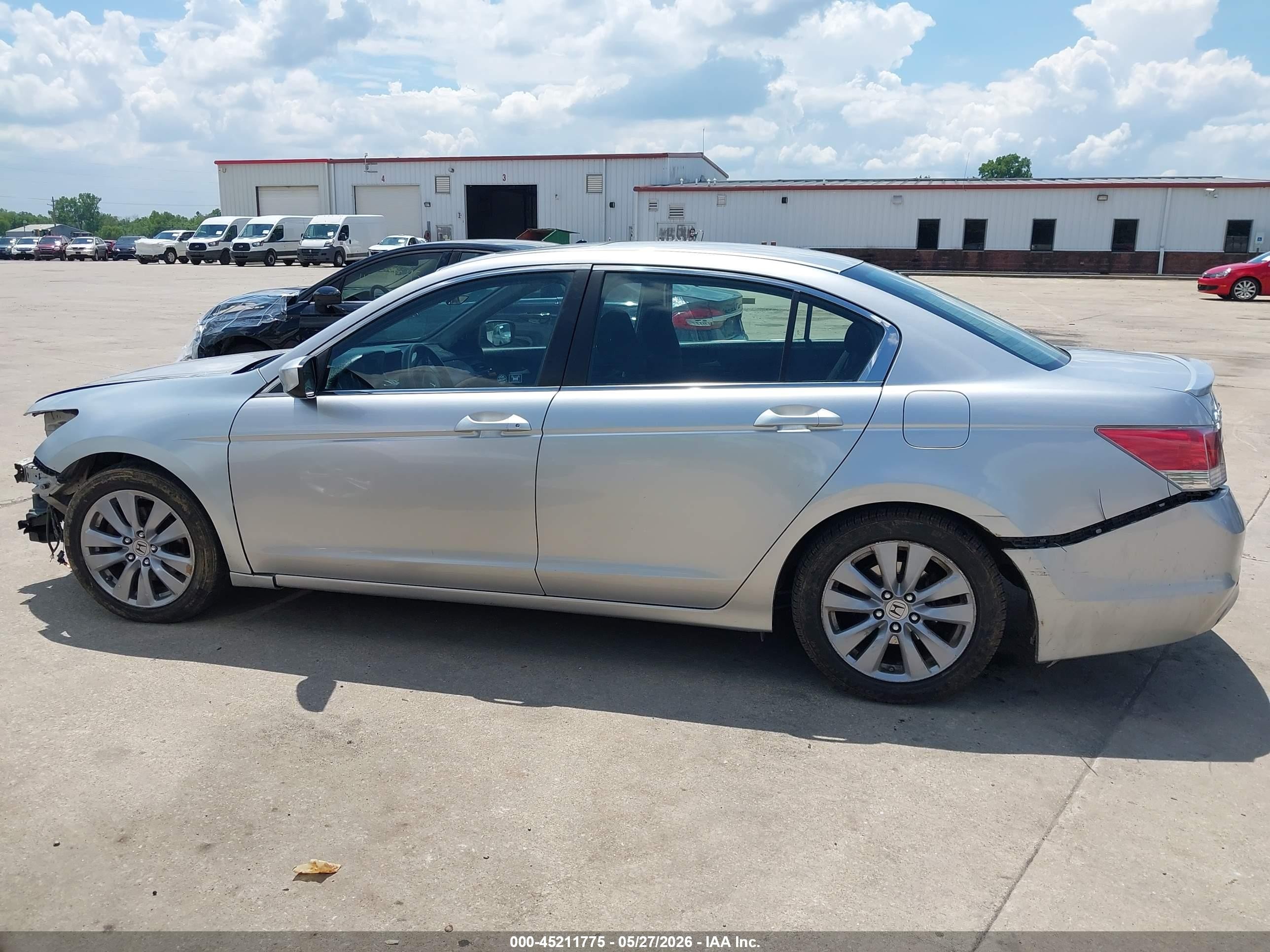 2011 Honda Accord 2.4 Ex Silver vin: 1HGCP2F76BA067922