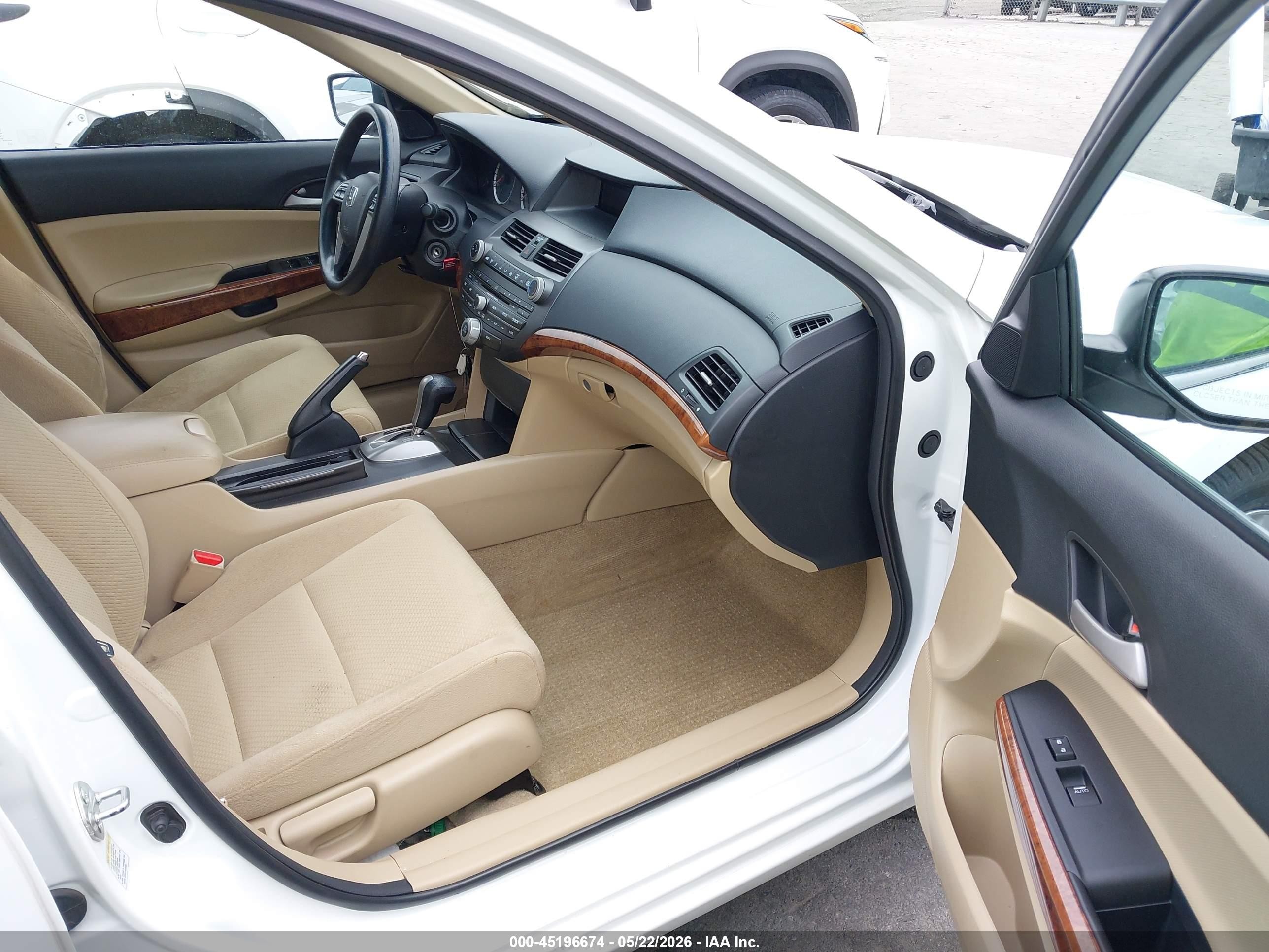 2012 Honda Accord 2.4 Ex White vin: 1HGCP2F76CA119065
