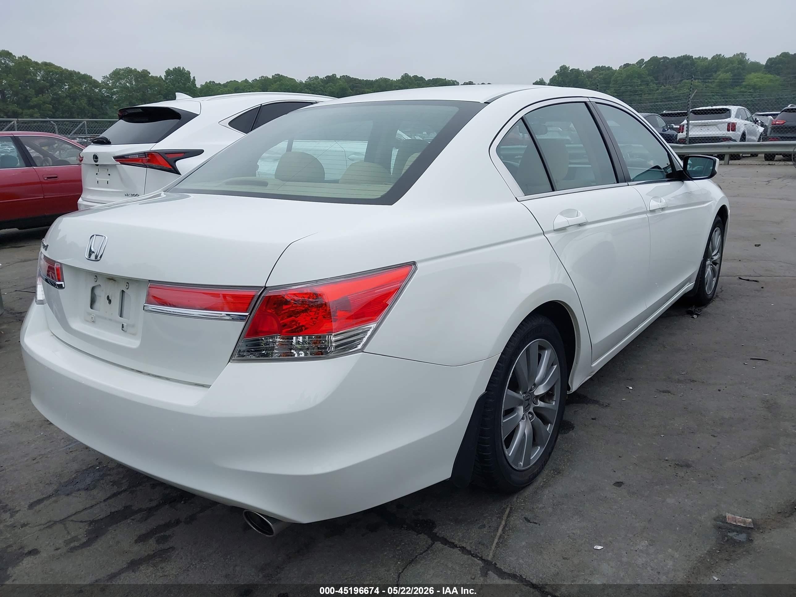 2012 Honda Accord 2.4 Ex White vin: 1HGCP2F76CA119065