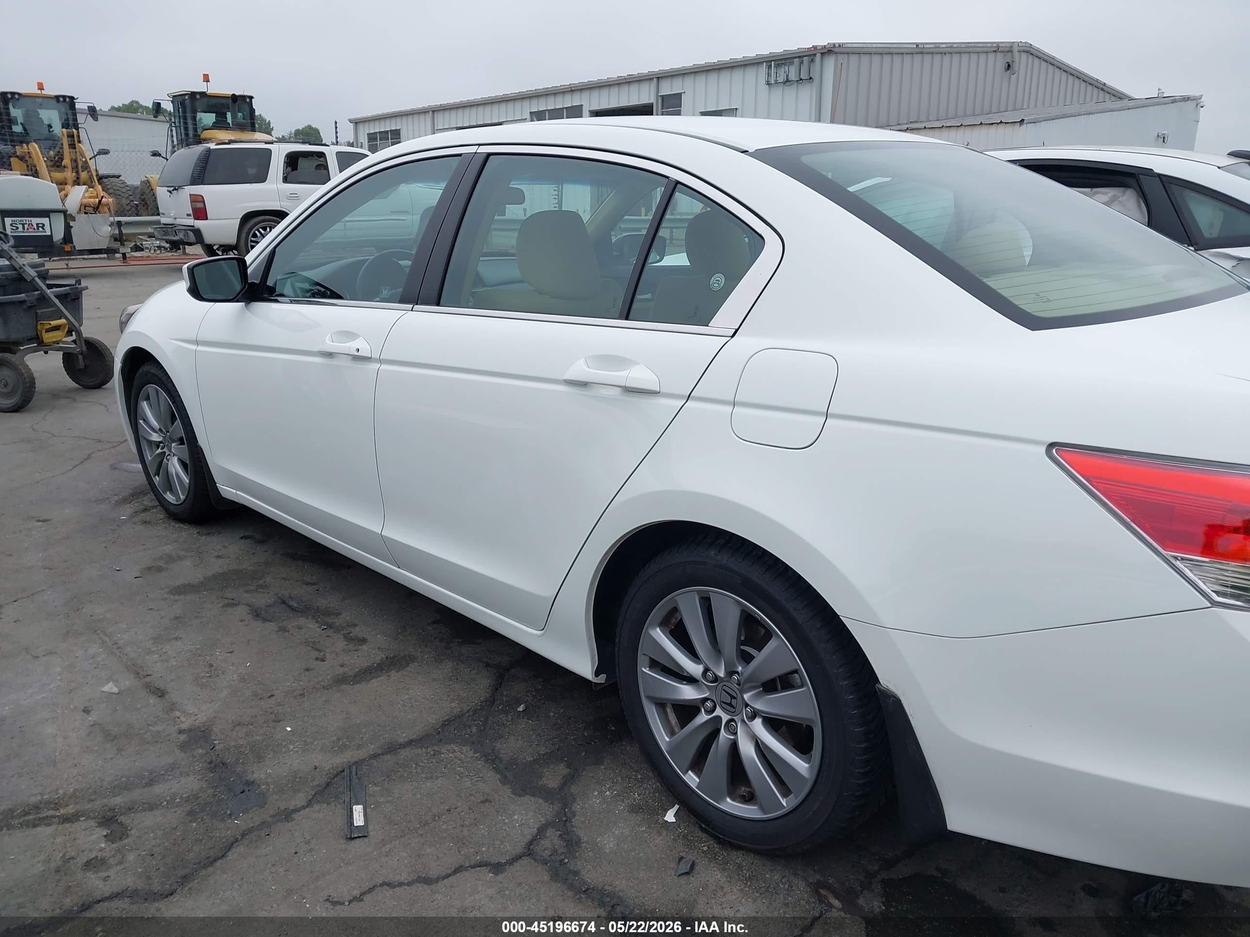 2012 Honda Accord 2.4 Ex White vin: 1HGCP2F76CA119065