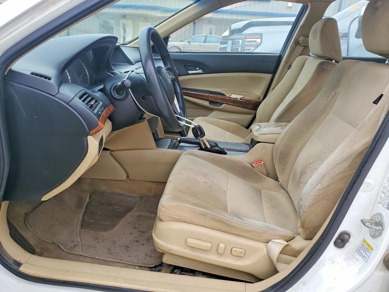 2011 Honda Accord White vin: 1HGCP2F7XBA067194