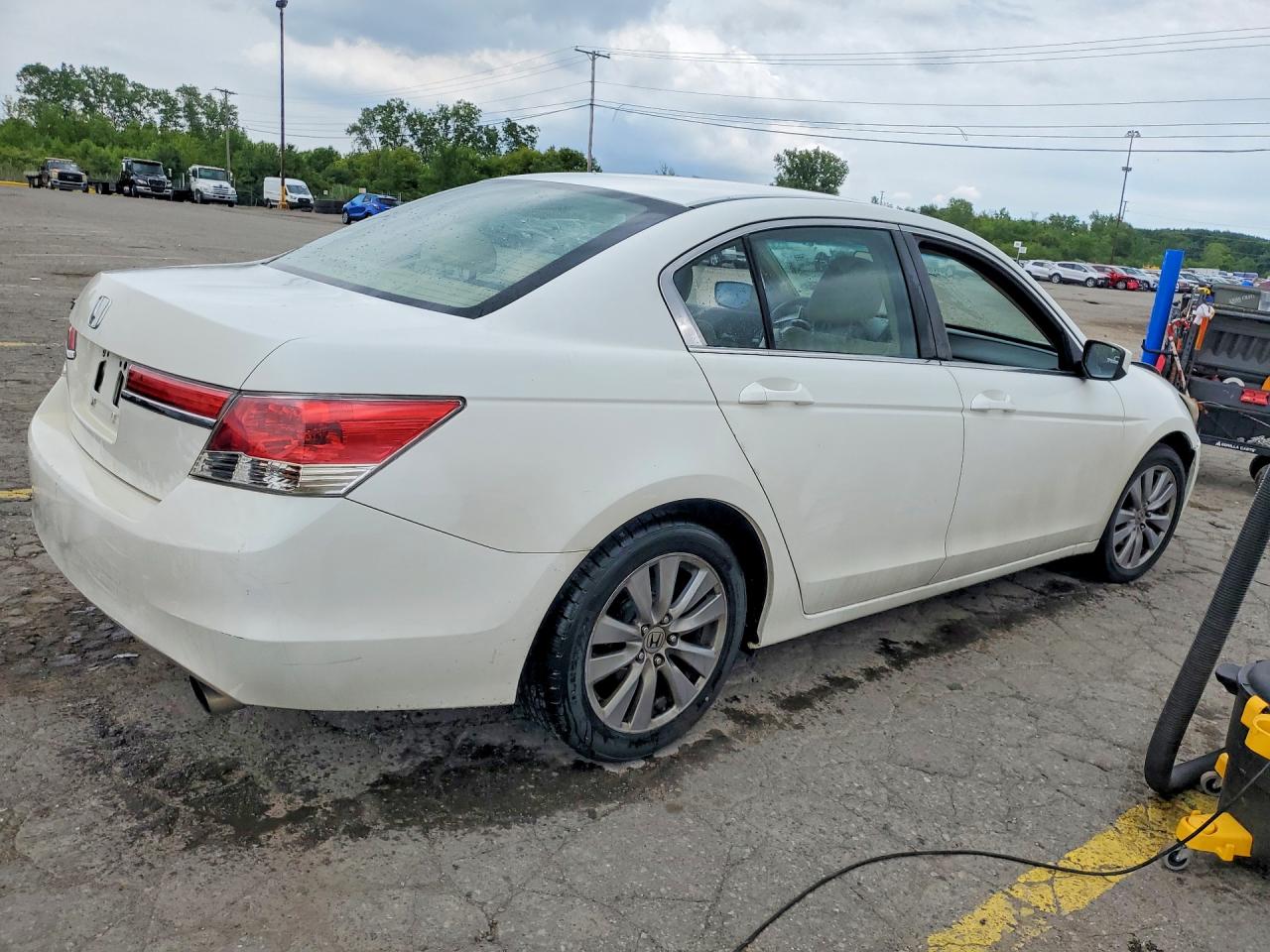 2011 Honda Accord Ex White vin: 1HGCP2F7XBA097814