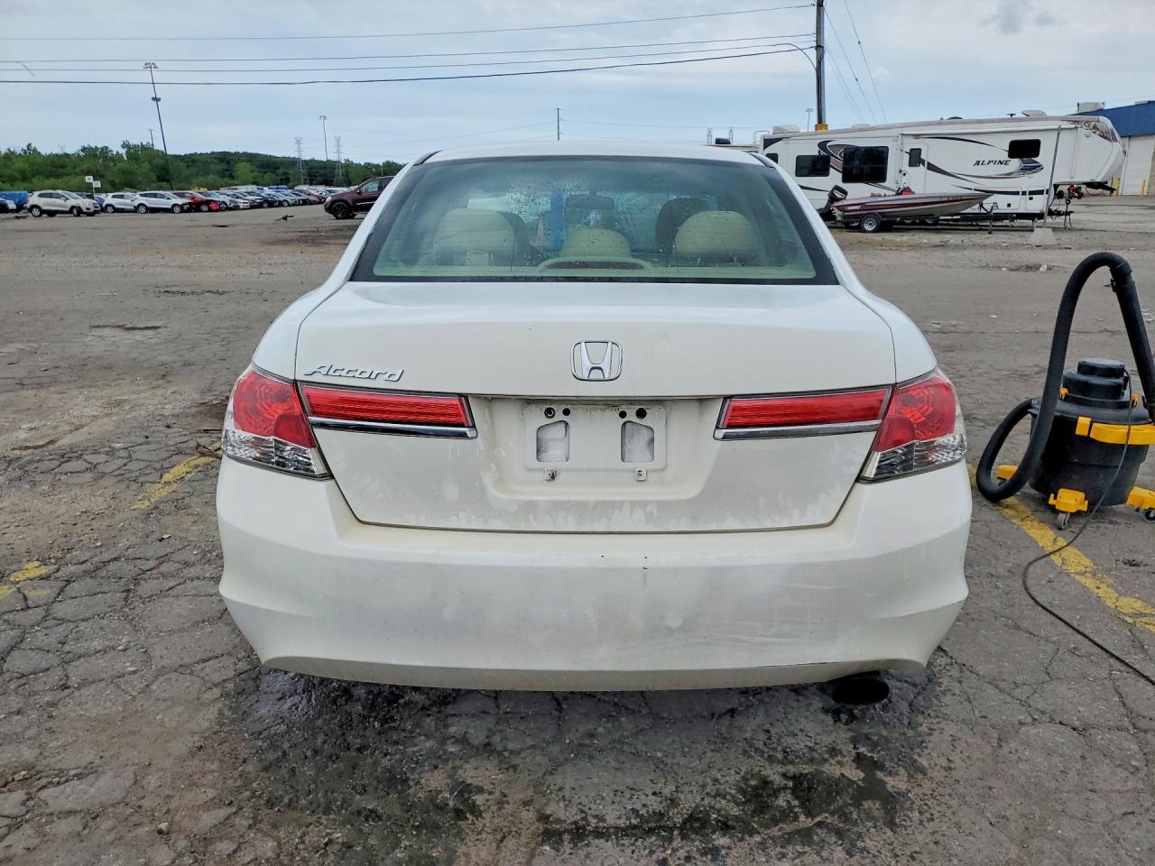 2011 Honda Accord Ex White vin: 1HGCP2F7XBA097814
