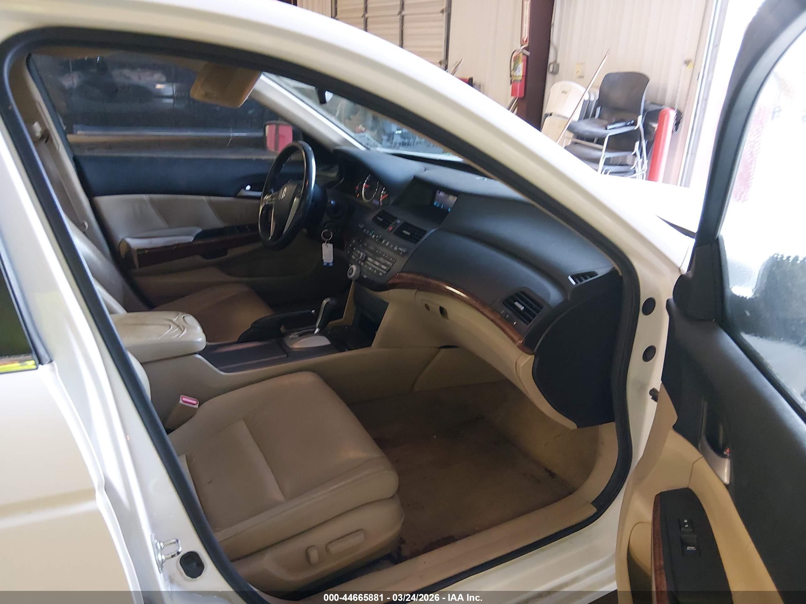 2012 Honda Accord 2.4 Ex-l White vin: 1HGCP2F80CA108233