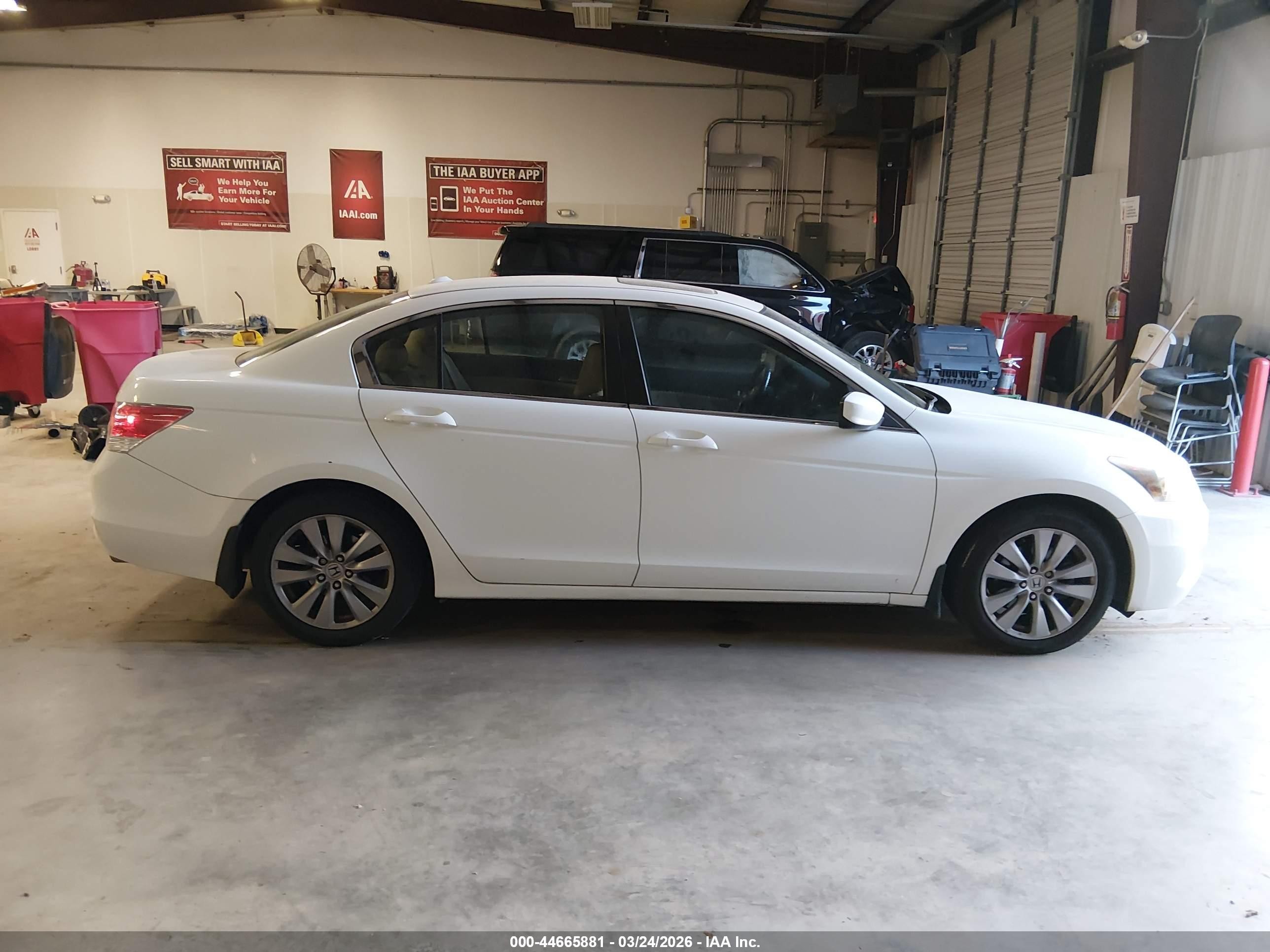 2012 Honda Accord 2.4 Ex-l White vin: 1HGCP2F80CA108233