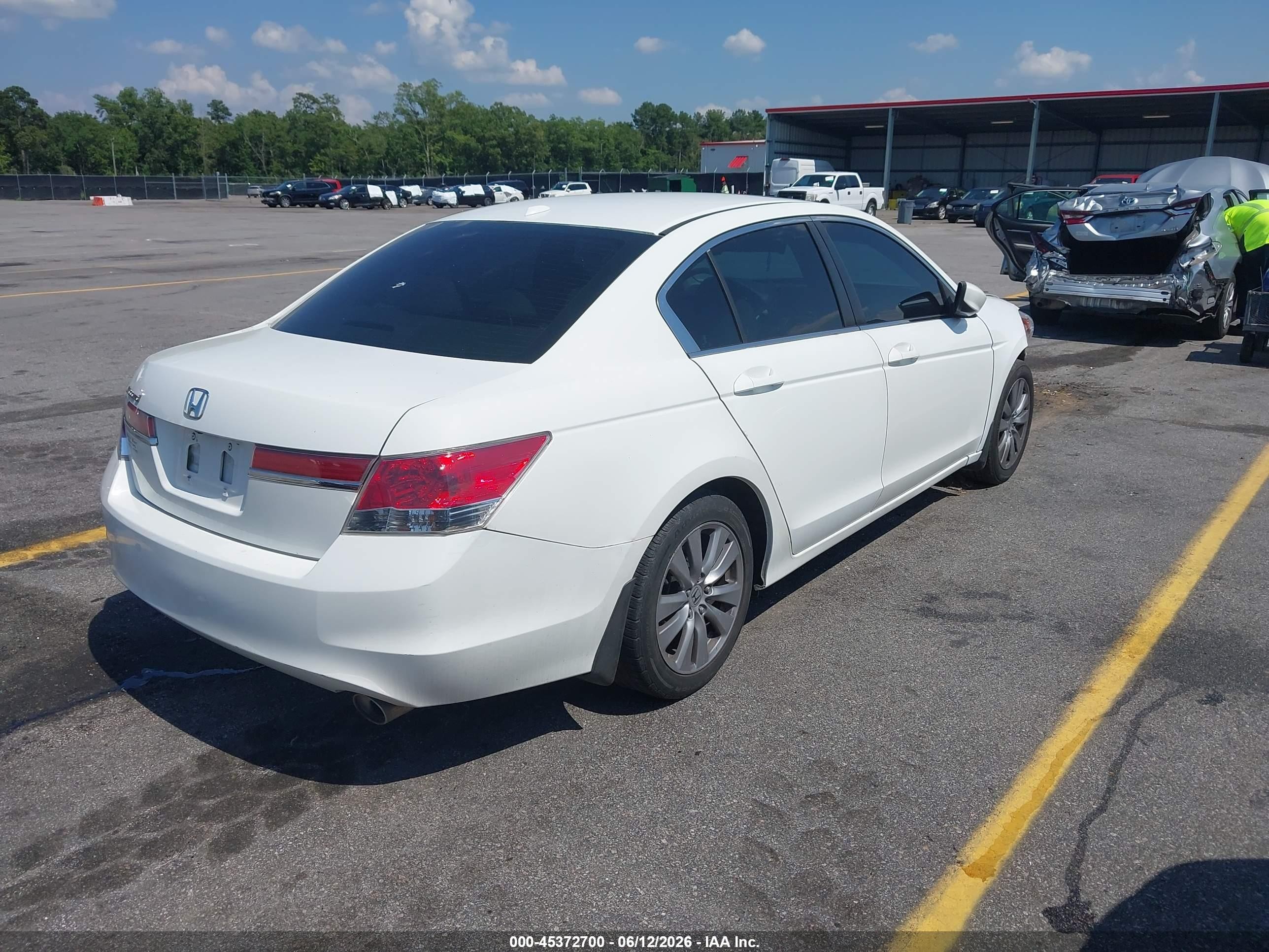 2012 Honda Accord 2.4 Ex-l White vin: 1HGCP2F81CA186360