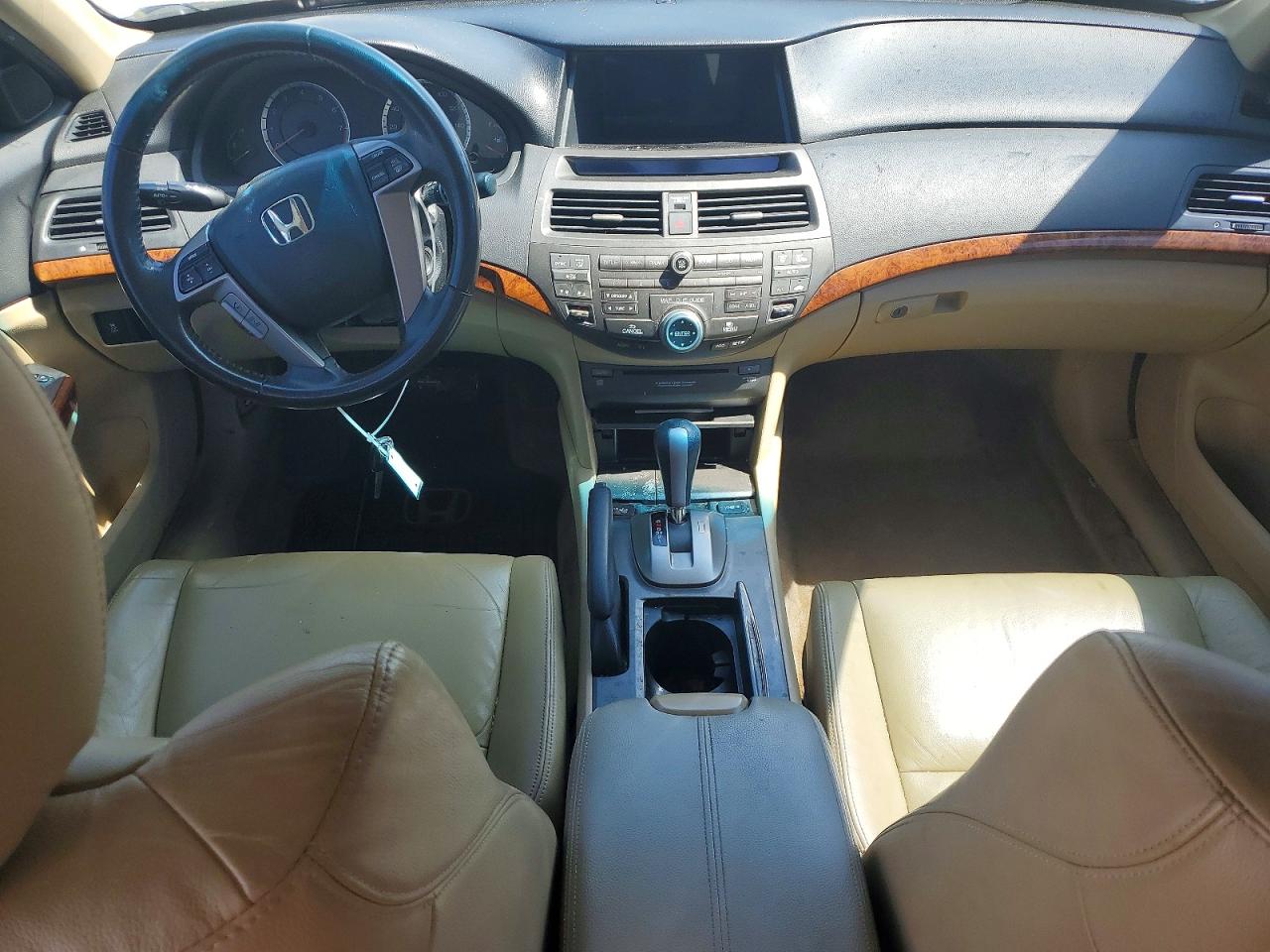 2012 Honda Accord Exl White vin: 1HGCP2F82CA167381