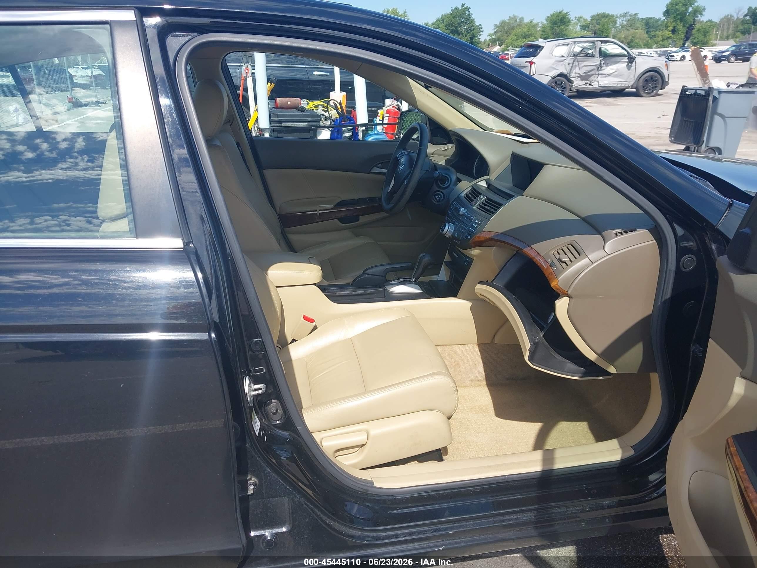2010 Honda Accord 2.4 Ex-l Black vin: 1HGCP2F83AA083440