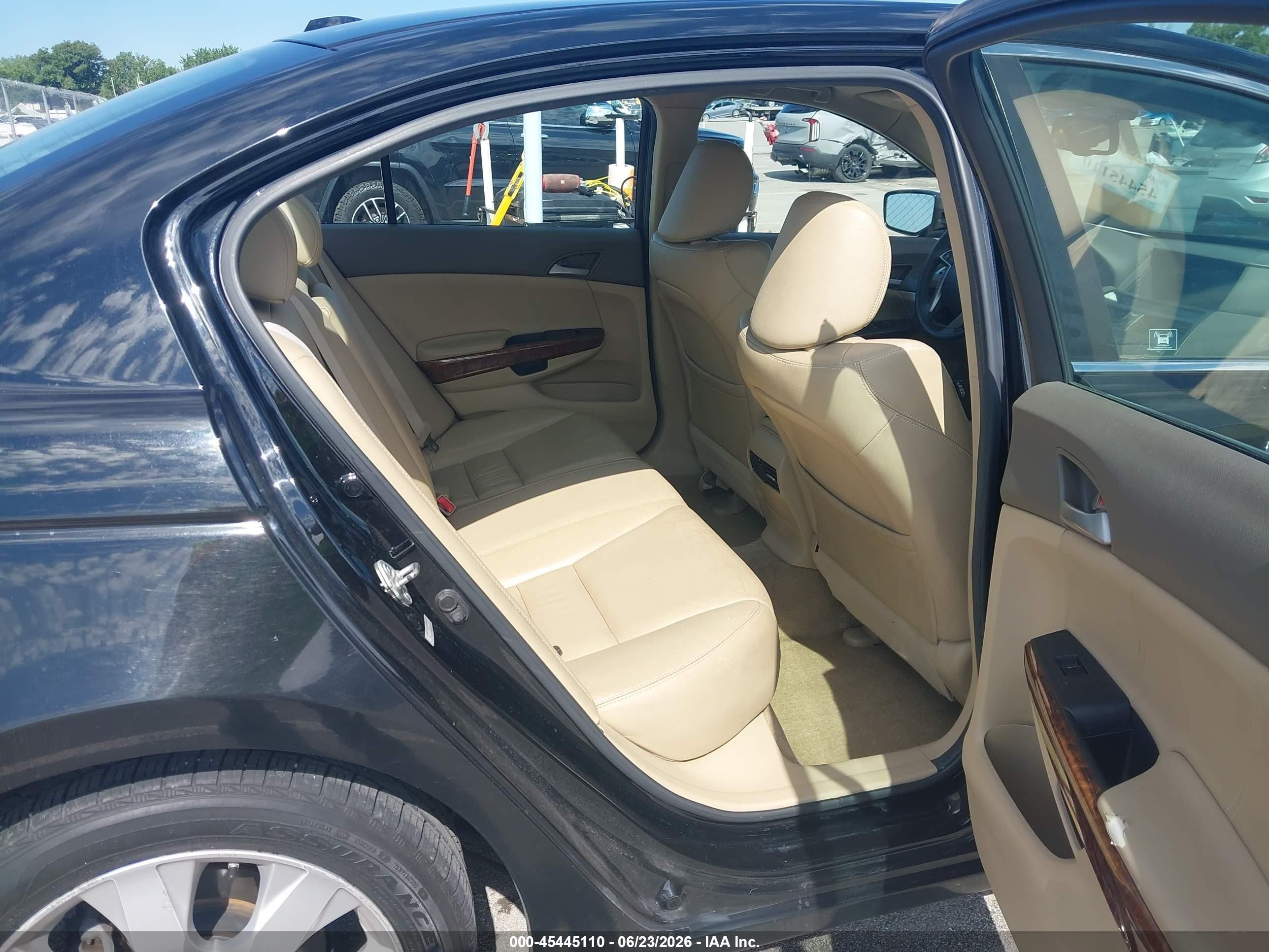 2010 Honda Accord 2.4 Ex-l Black vin: 1HGCP2F83AA083440