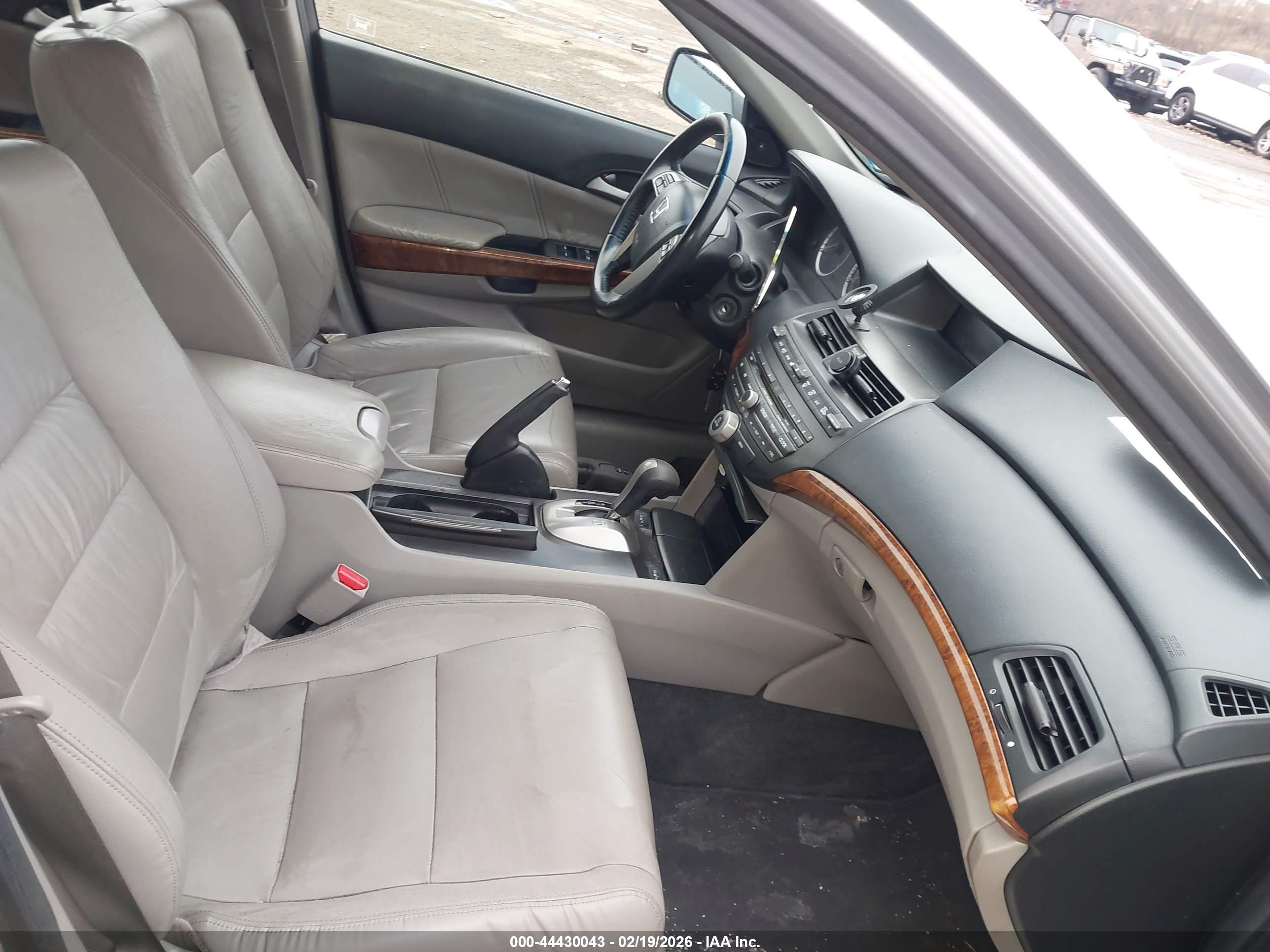 2011 Honda Accord 2.4 Ex-l Silver vin: 1HGCP2F83BA047555