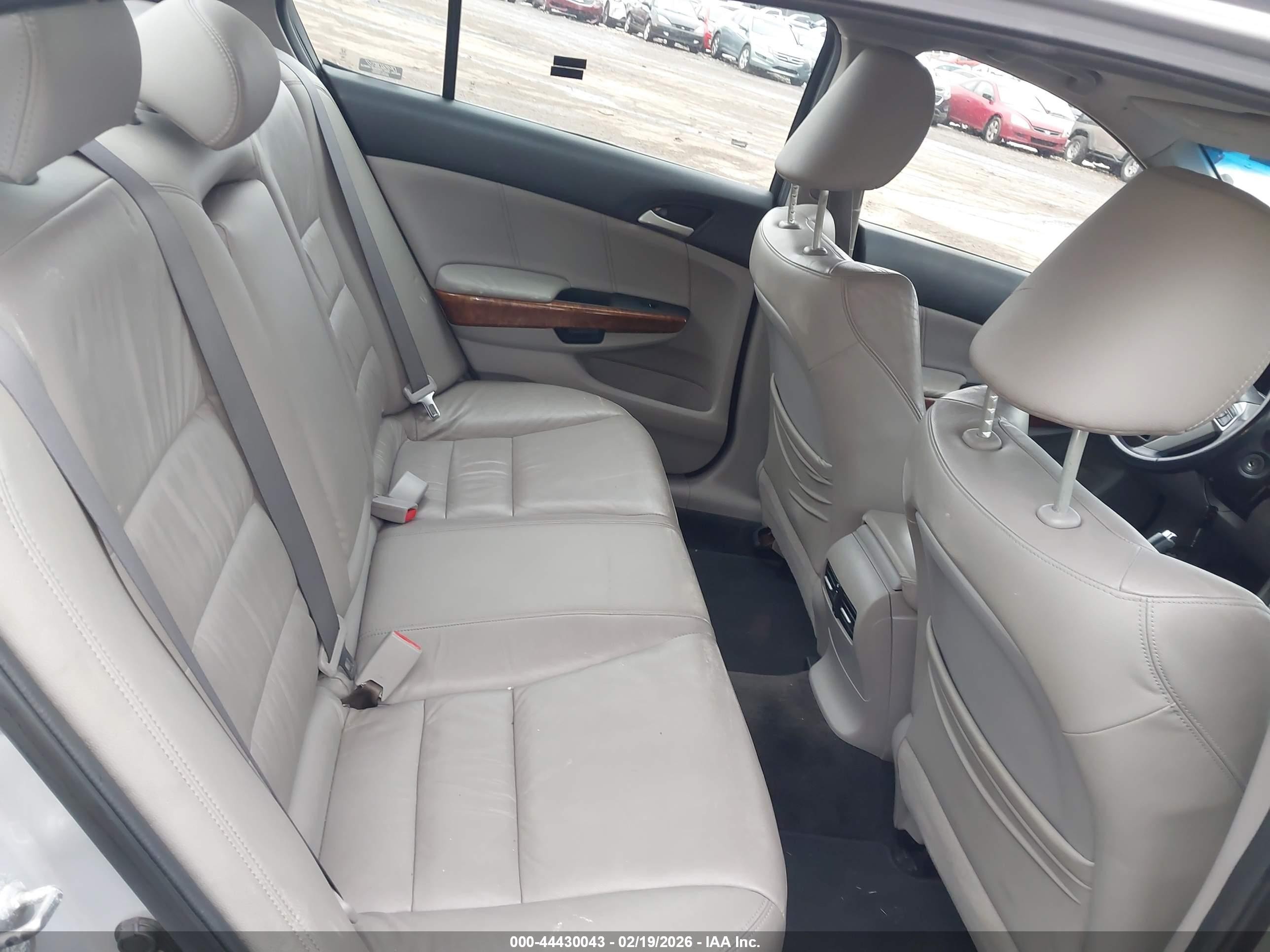 2011 Honda Accord 2.4 Ex-l Silver vin: 1HGCP2F83BA047555