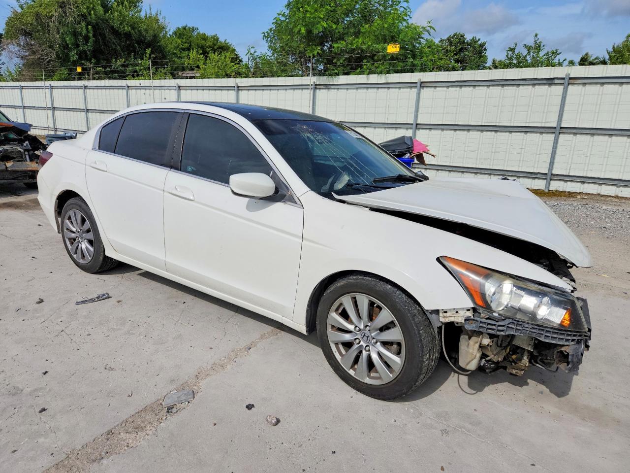 2012 Honda Accord Exl White vin: 1HGCP2F83CA029350