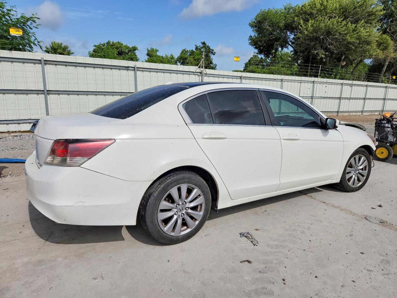 2012 Honda Accord Exl White vin: 1HGCP2F83CA029350
