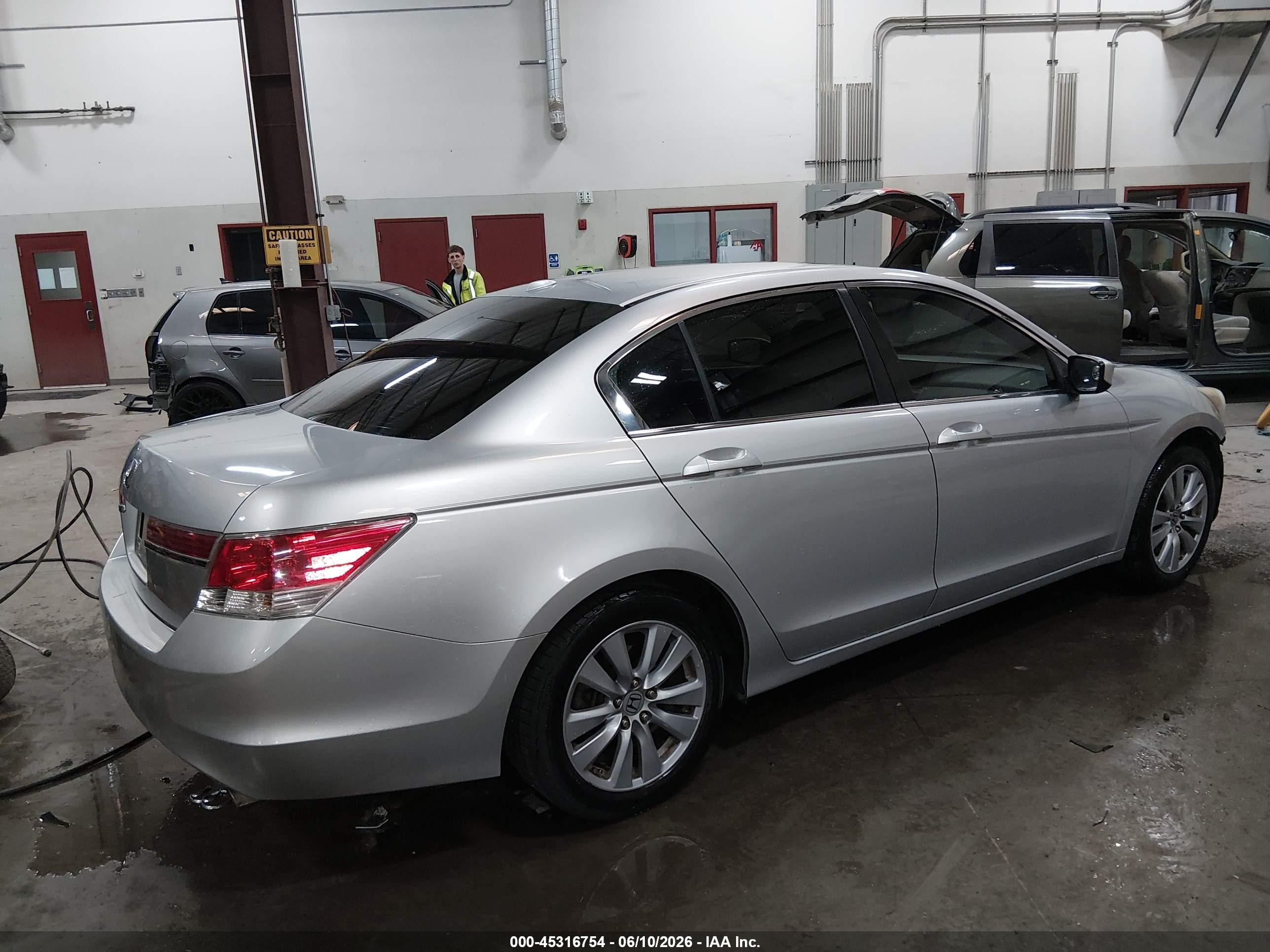 2011 Honda Accord 2.4 Ex-l Silver vin: 1HGCP2F84BA003564