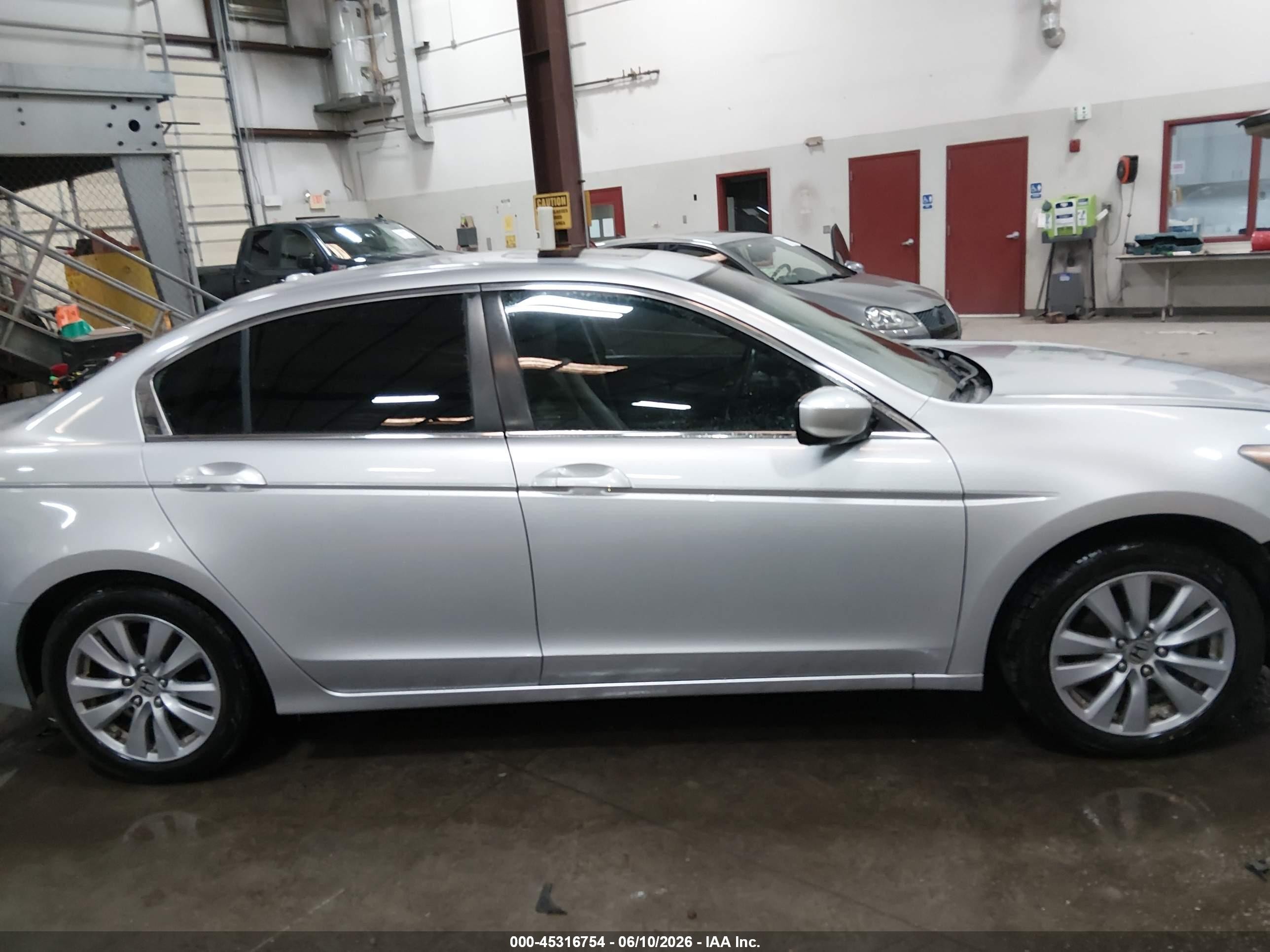 2011 Honda Accord 2.4 Ex-l Silver vin: 1HGCP2F84BA003564