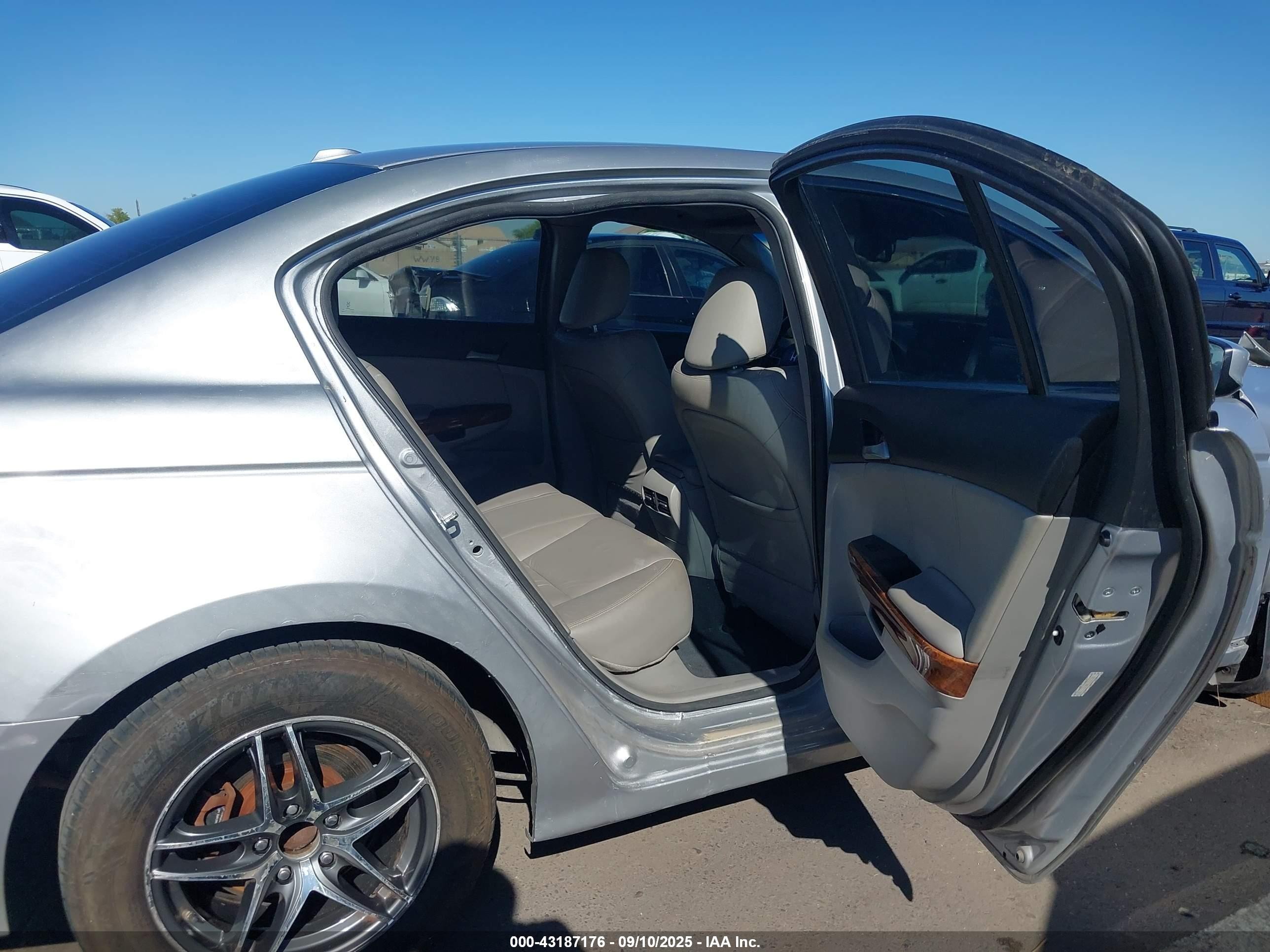 2012 Honda Accord Sdn 2.4 Ex-l/ex-l Серебряный vin: 1HGCP2F84CA037554