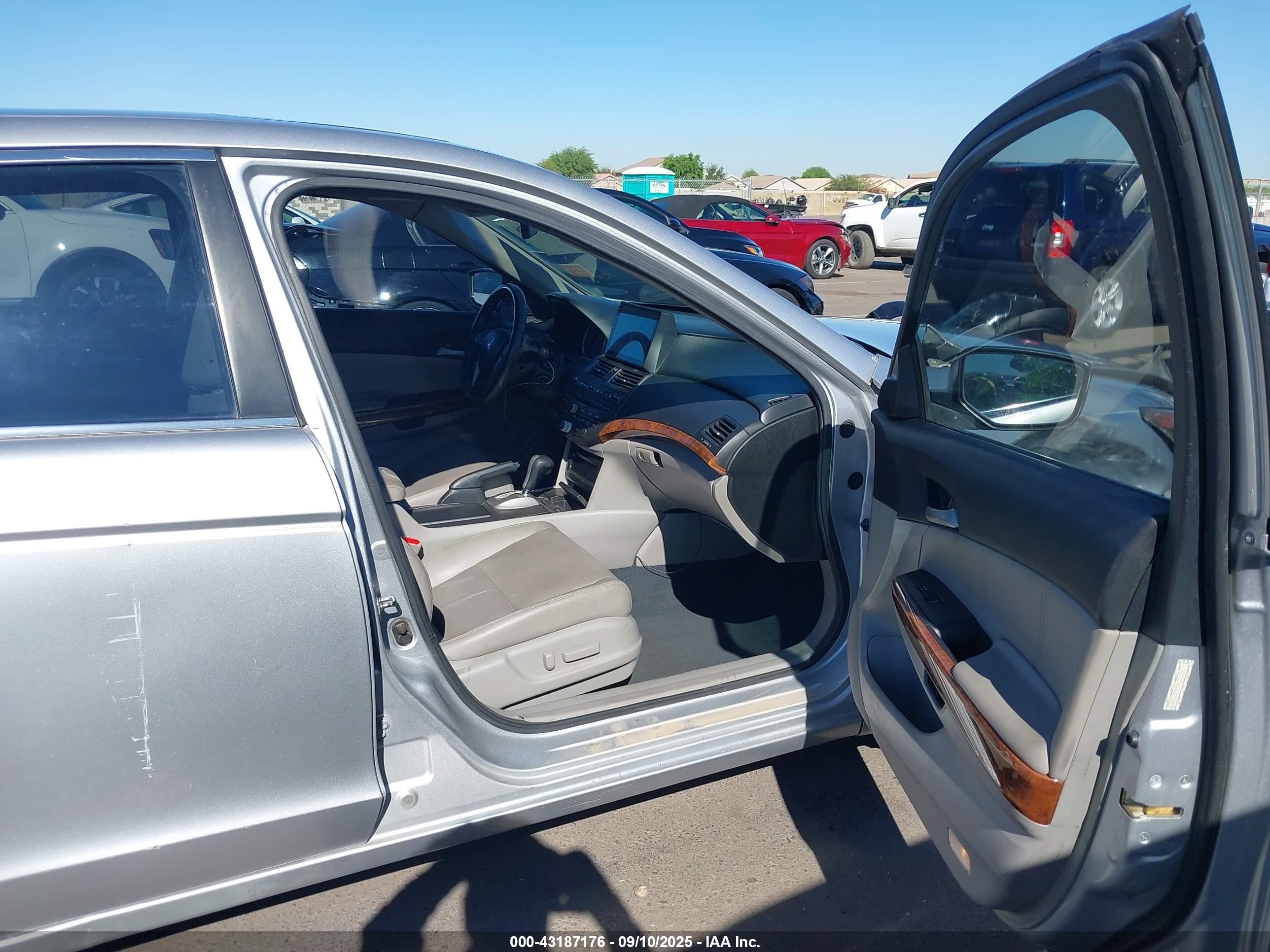 2012 Honda Accord Sdn 2.4 Ex-l/ex-l Серебряный vin: 1HGCP2F84CA037554