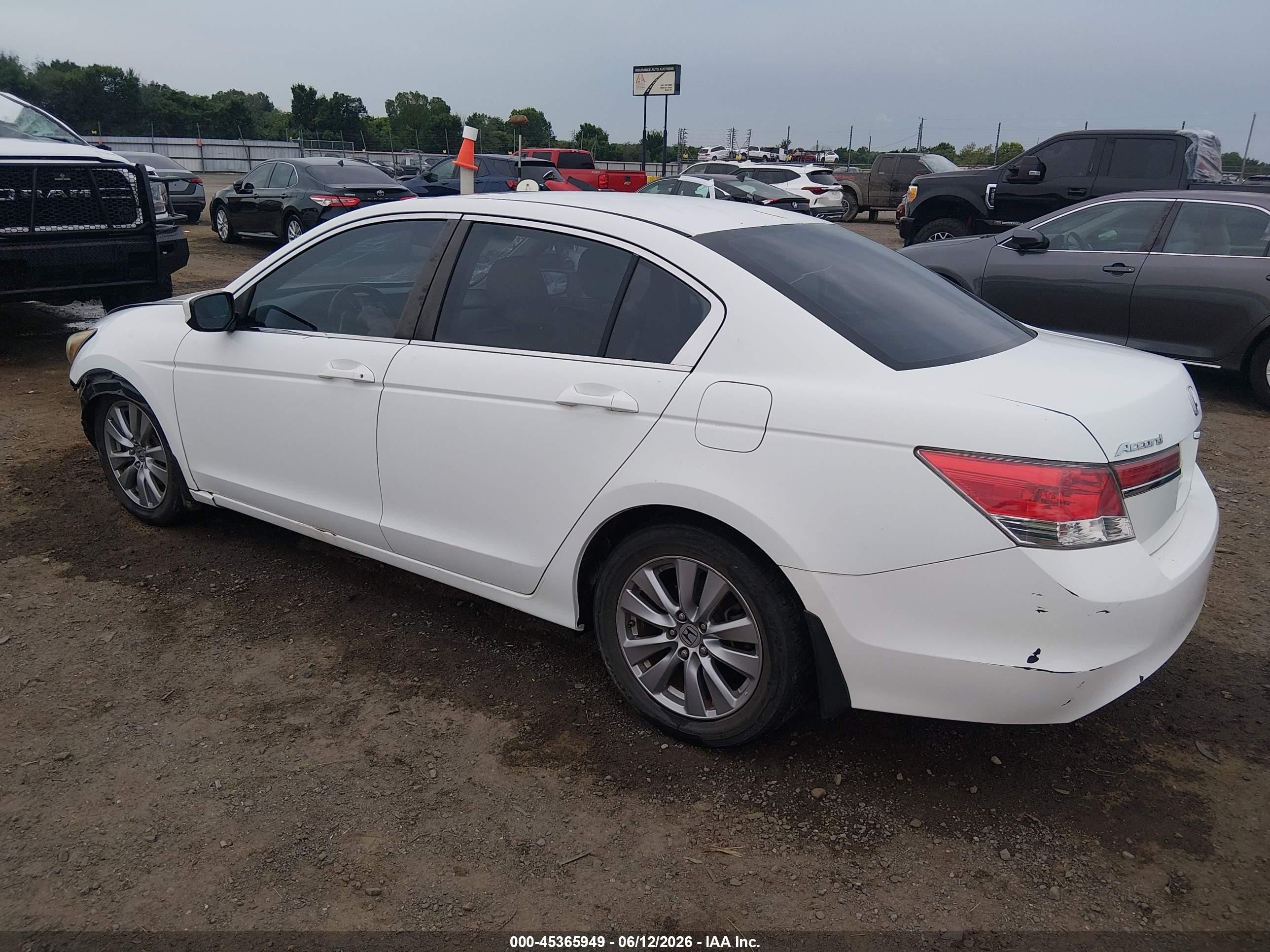 2012 Honda Accord 2.4 Ex-l White vin: 1HGCP2F85CA218372