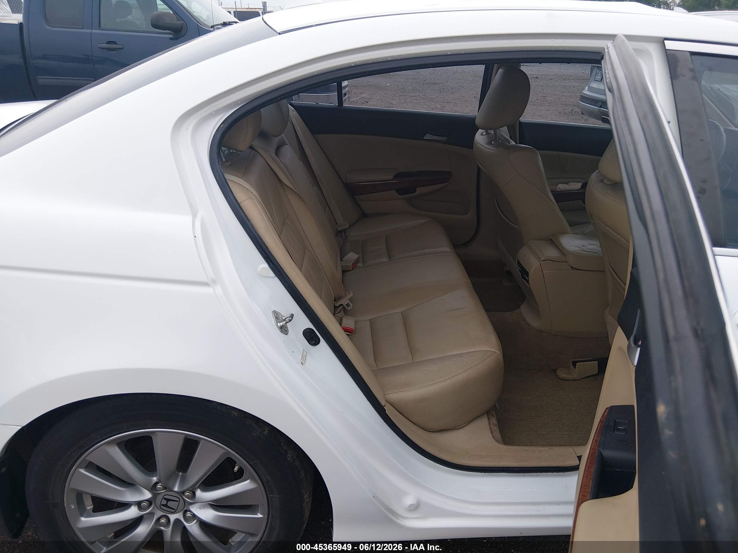 2012 Honda Accord 2.4 Ex-l White vin: 1HGCP2F85CA218372