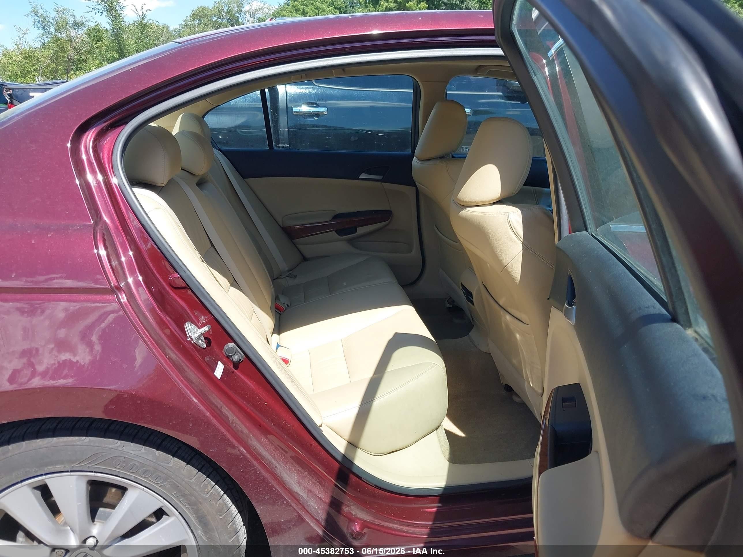 2011 Honda Accord 2.4 Ex-l Red vin: 1HGCP2F86BA024206