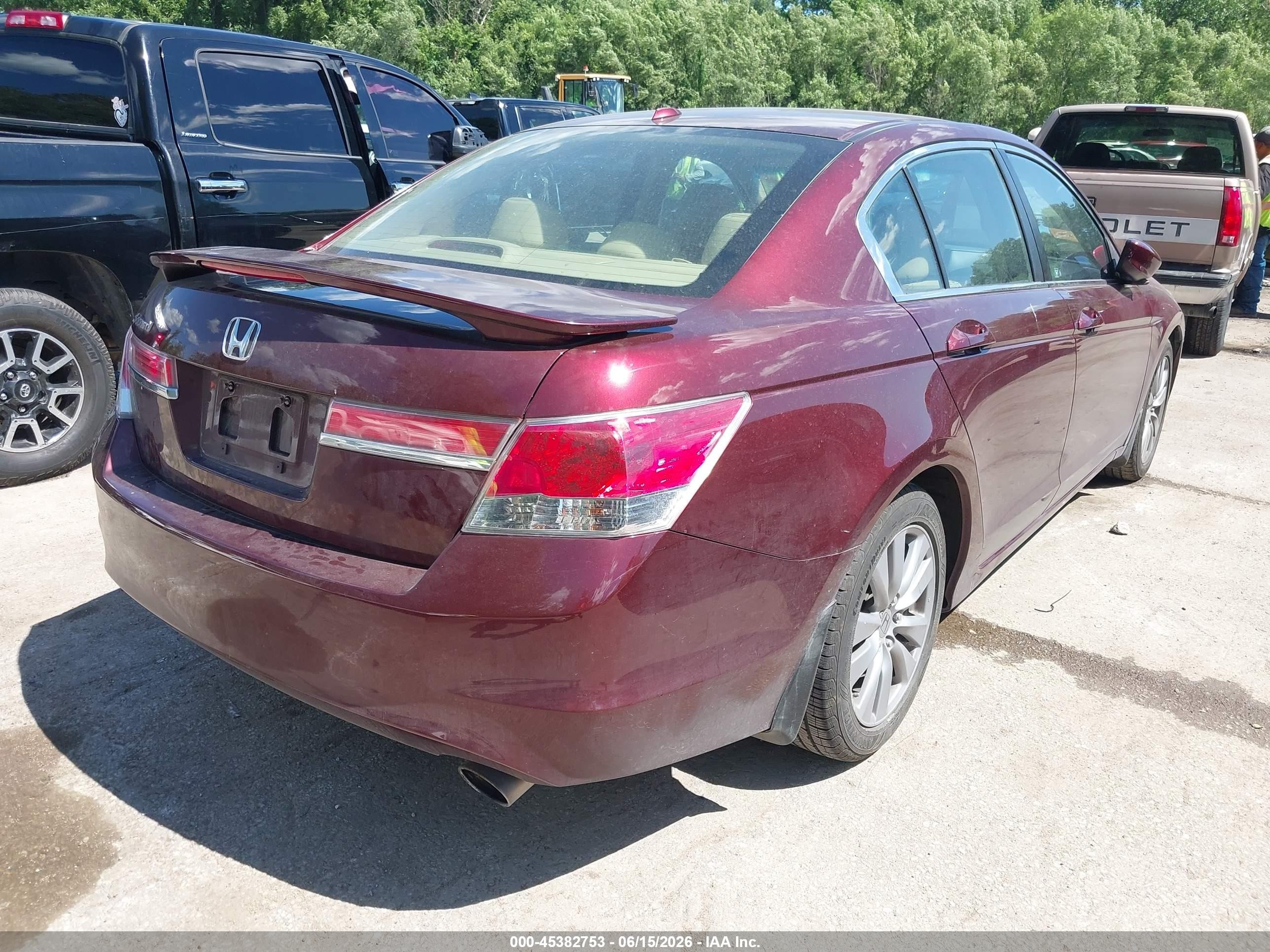 2011 Honda Accord 2.4 Ex-l Red vin: 1HGCP2F86BA024206