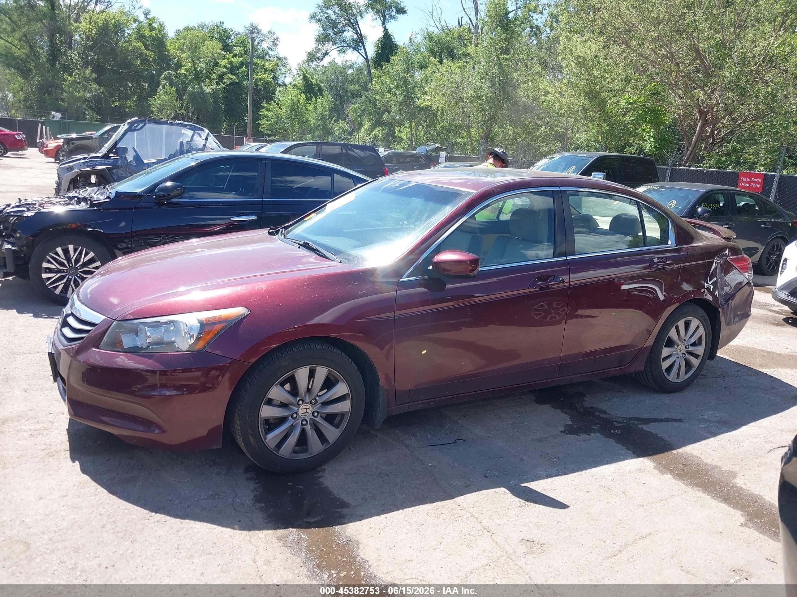 2011 Honda Accord 2.4 Ex-l Red vin: 1HGCP2F86BA024206