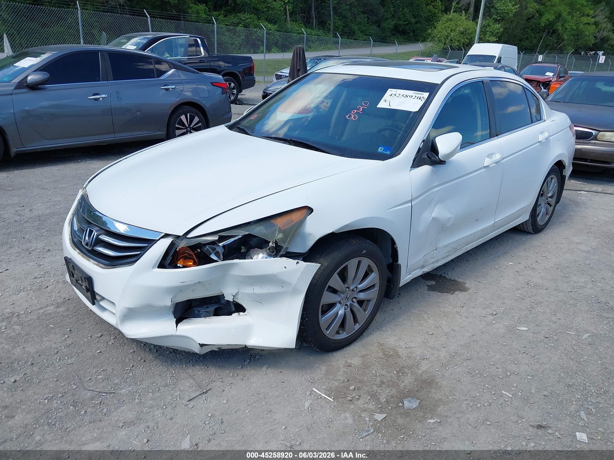 2012 Honda Accord 2.4 Ex-l White vin: 1HGCP2F86CA104963