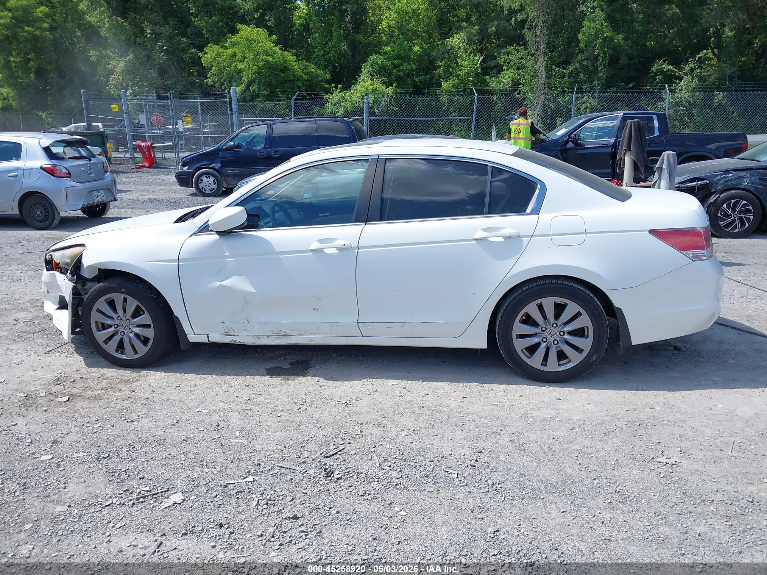 2012 Honda Accord 2.4 Ex-l White vin: 1HGCP2F86CA104963