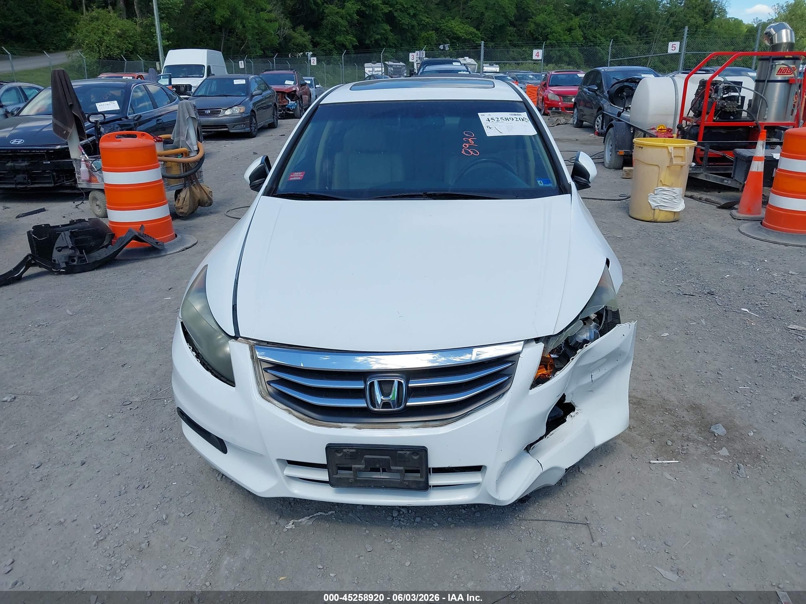 2012 Honda Accord 2.4 Ex-l White vin: 1HGCP2F86CA104963