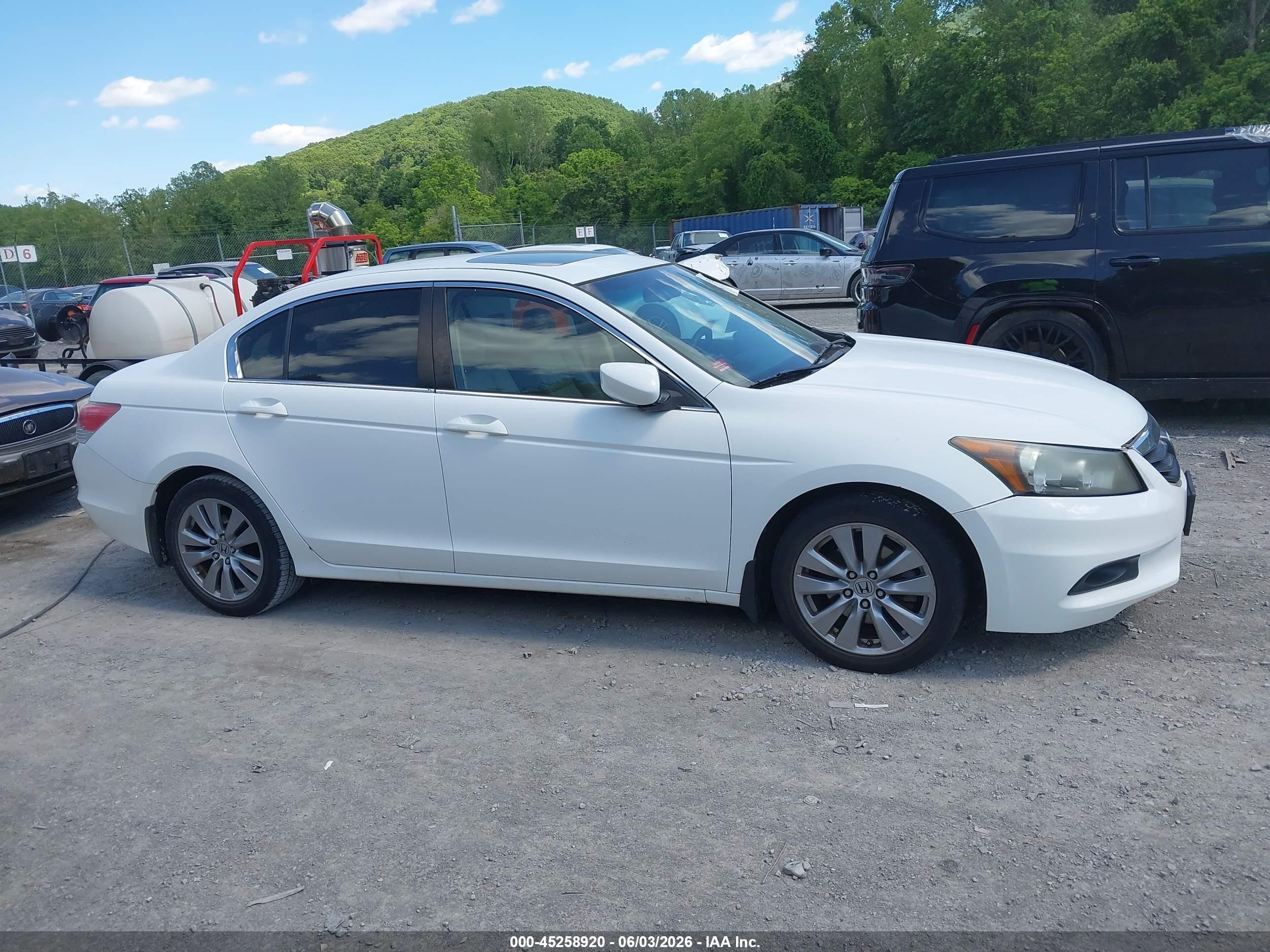 2012 Honda Accord 2.4 Ex-l White vin: 1HGCP2F86CA104963