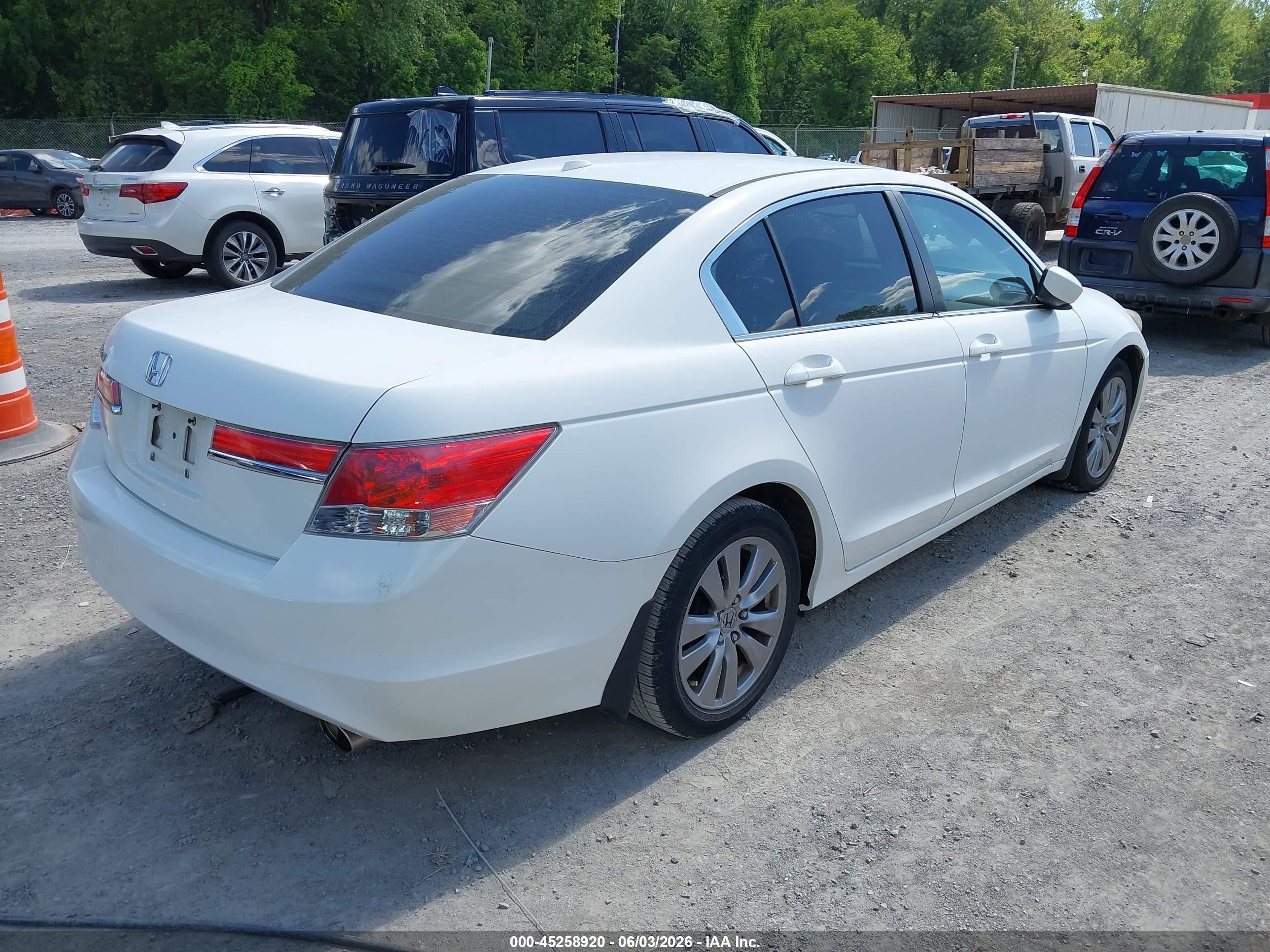 2012 Honda Accord 2.4 Ex-l White vin: 1HGCP2F86CA104963