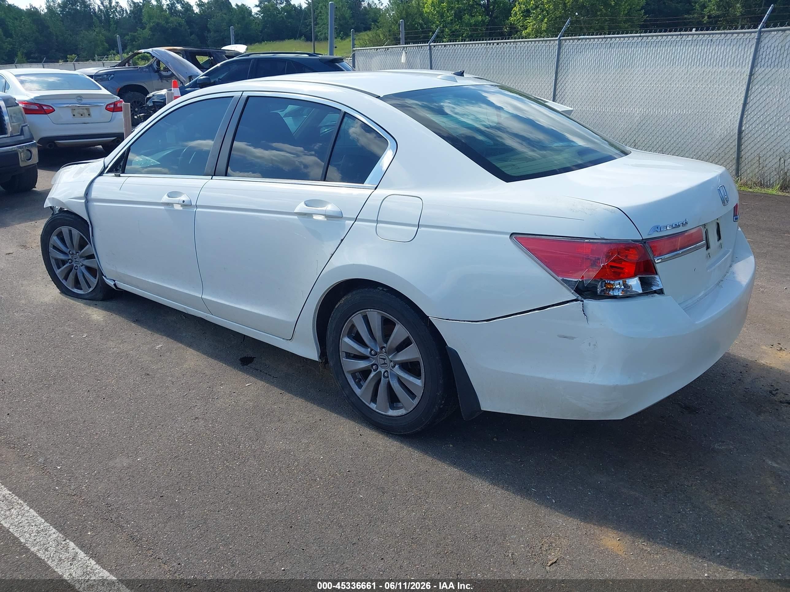 2012 Honda Accord 2.4 Ex-l White vin: 1HGCP2F86CA185365