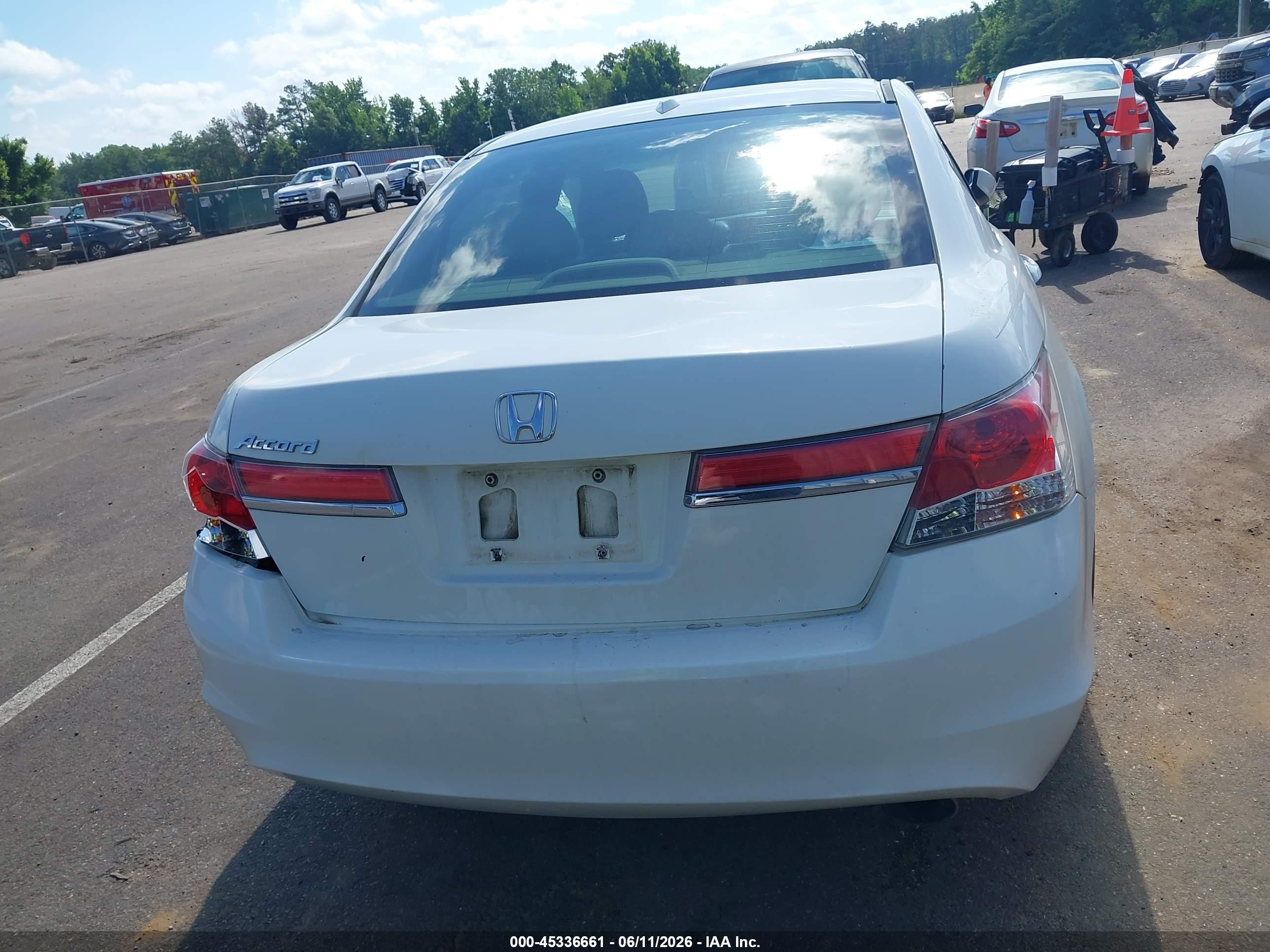 2012 Honda Accord 2.4 Ex-l White vin: 1HGCP2F86CA185365