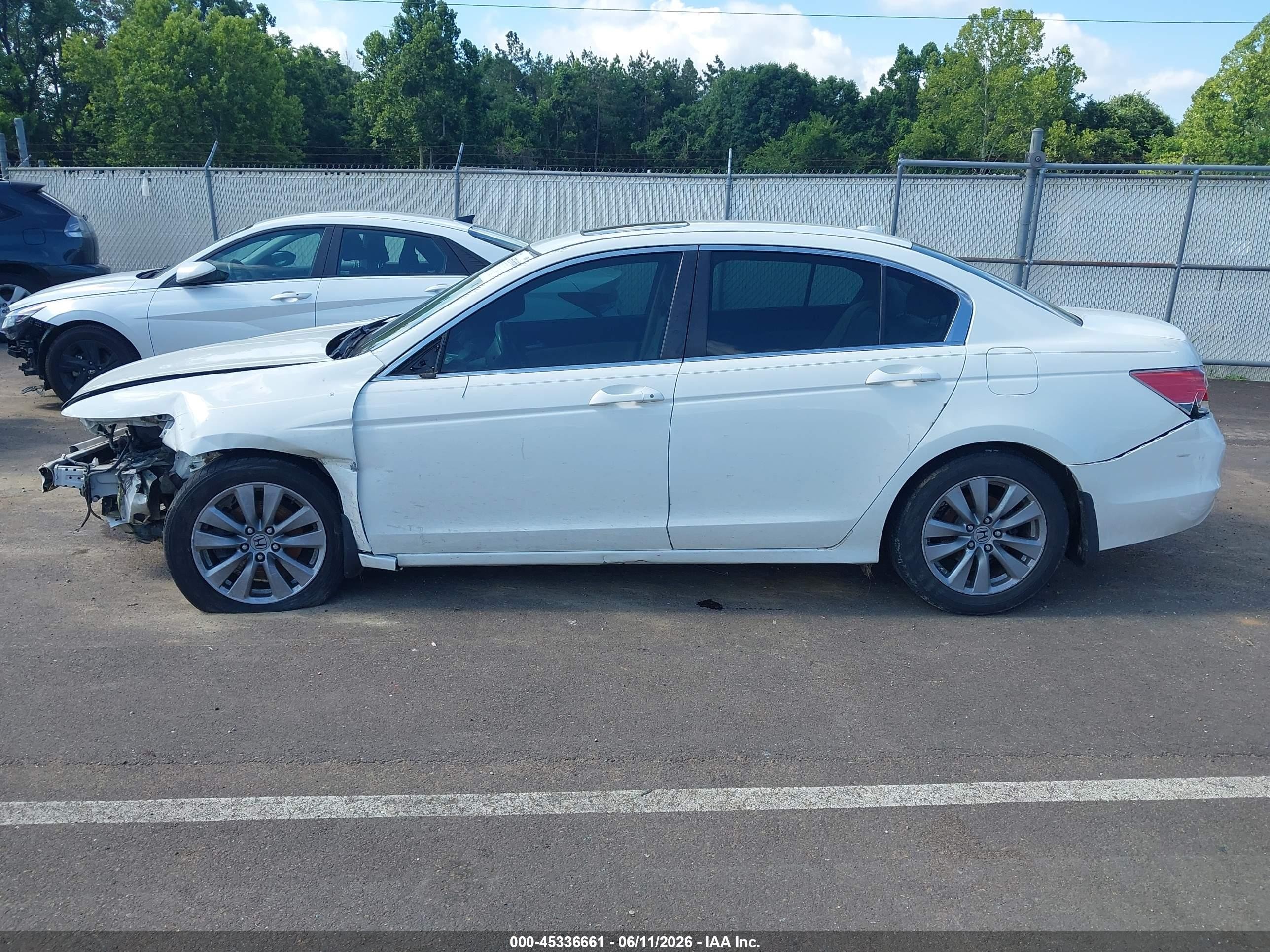 2012 Honda Accord 2.4 Ex-l White vin: 1HGCP2F86CA185365
