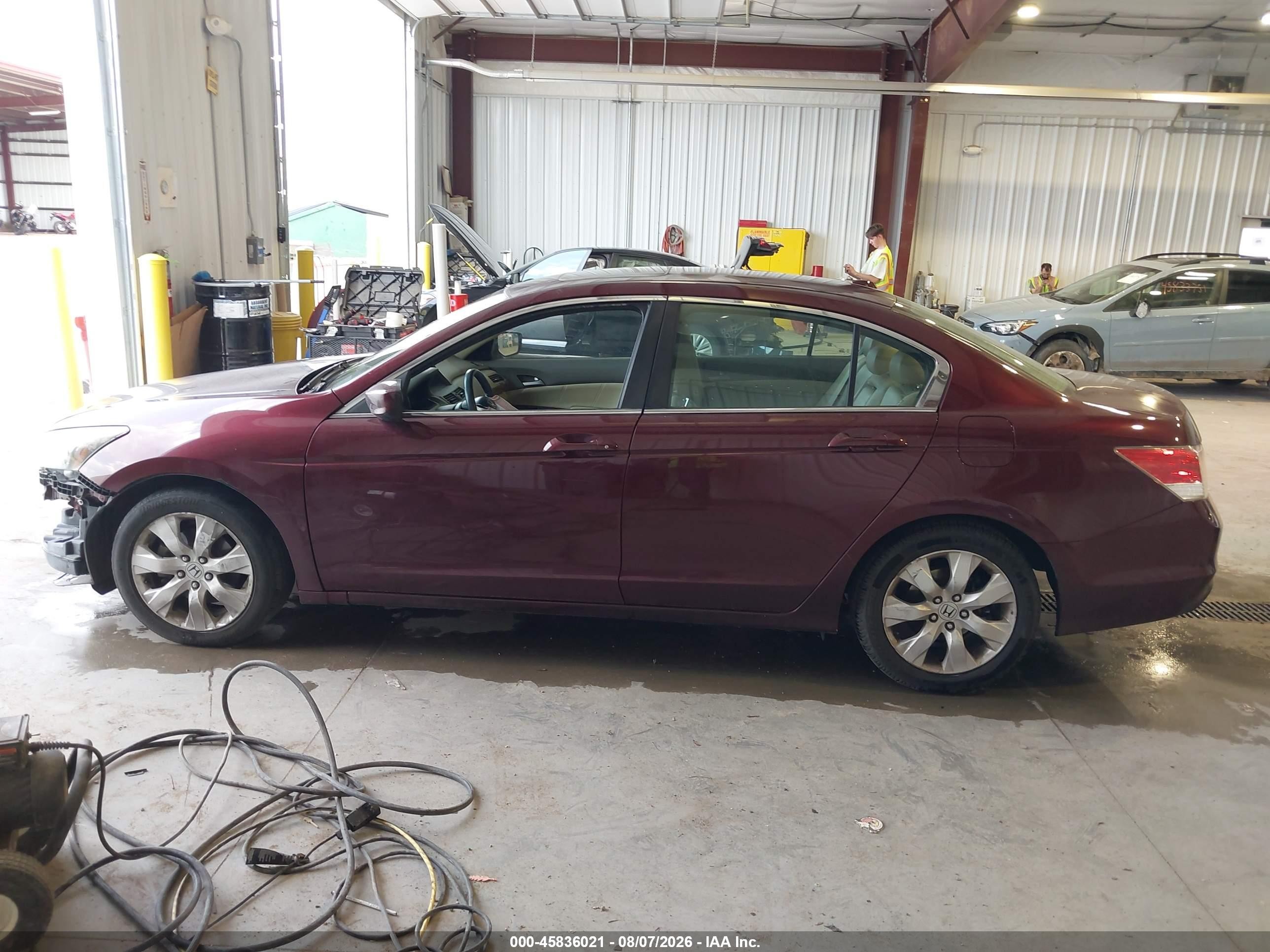 2010 Honda Accord 2.4 Ex-l Red vin: 1HGCP2F87AA027131