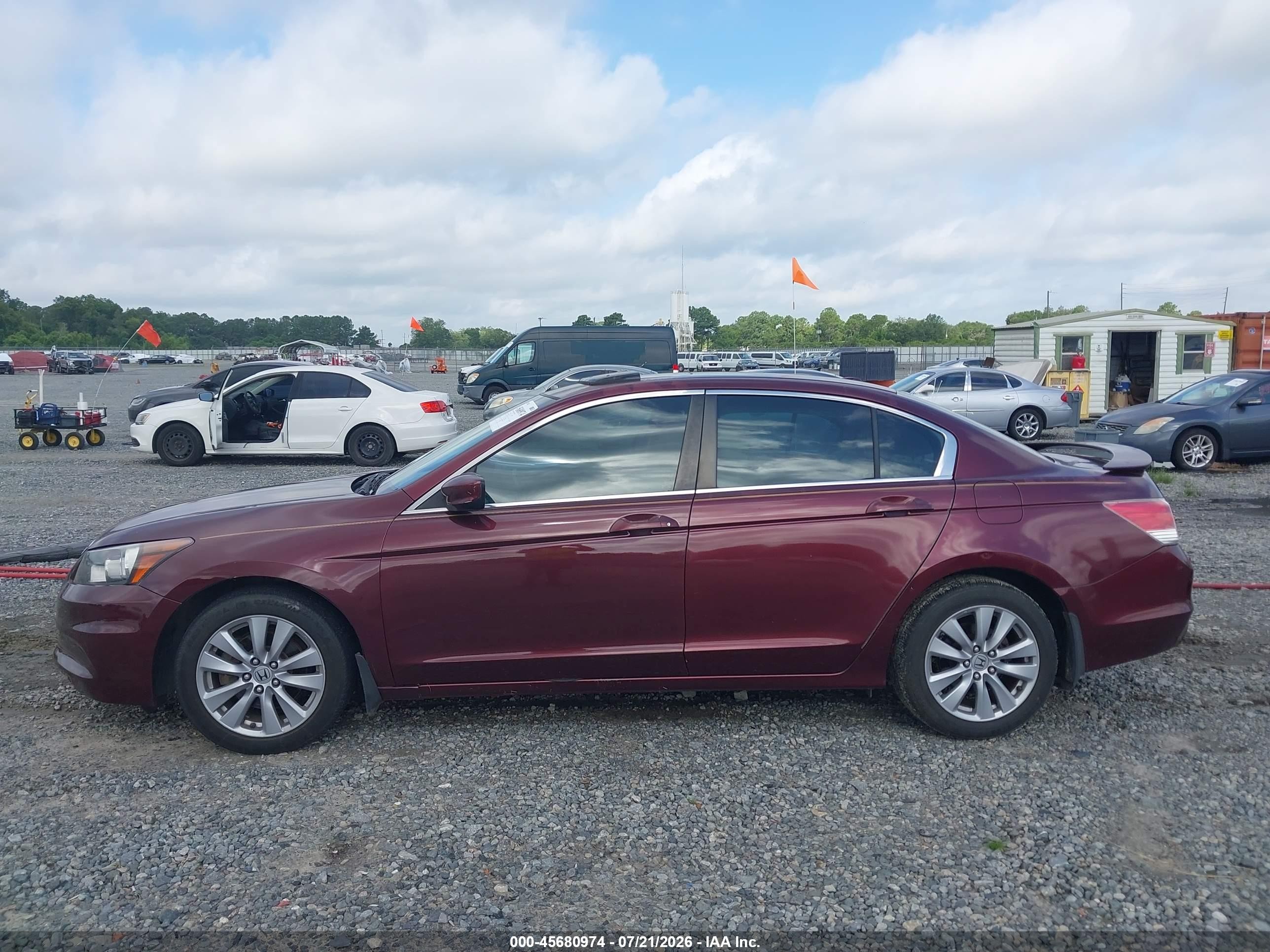 2011 Honda Accord 2.4 Ex-l Burgundy vin: 1HGCP2F88BA057904