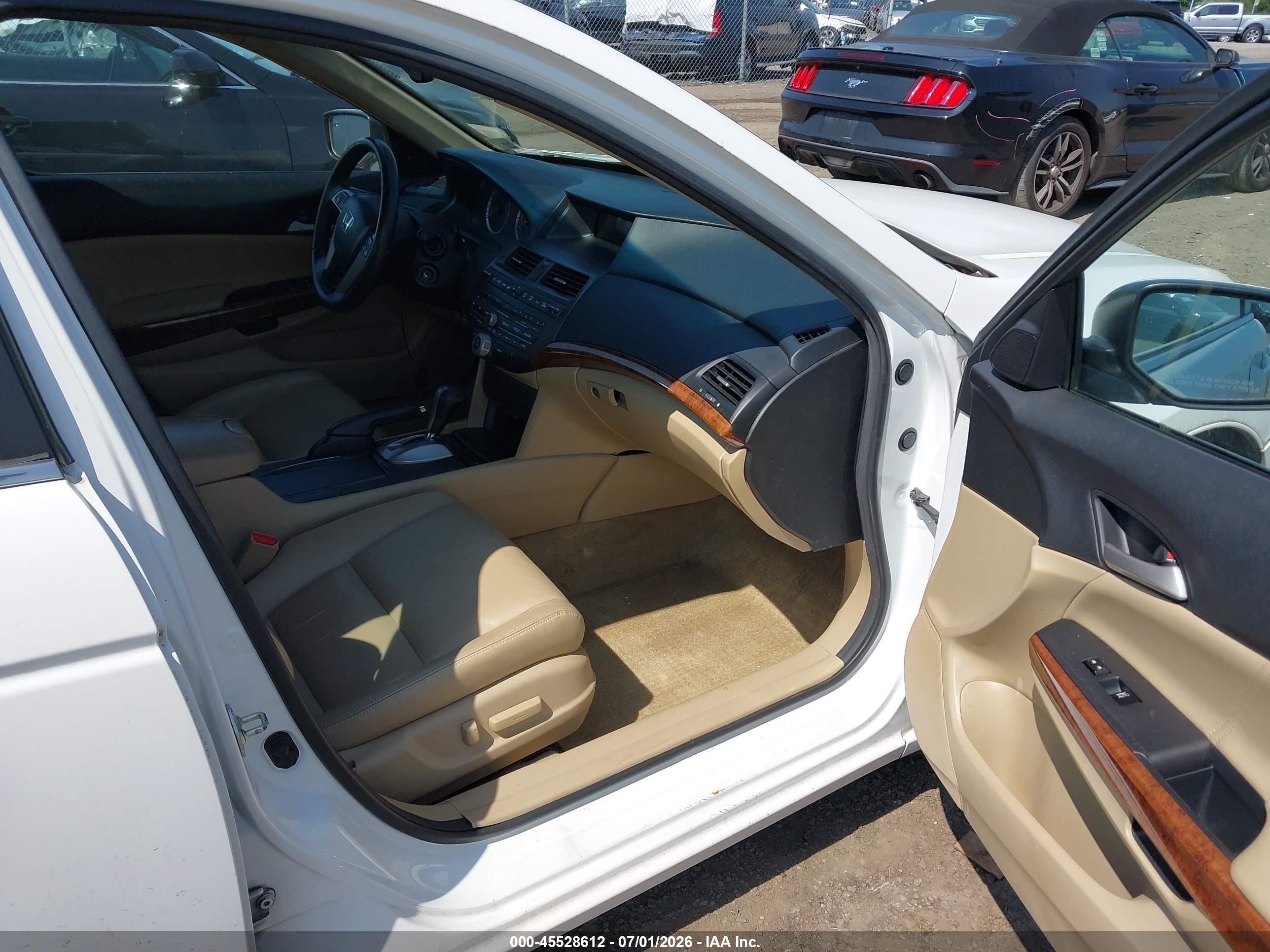 2012 Honda Accord 2.4 Ex-l Белый vin: 1HGCP2F89CA204085