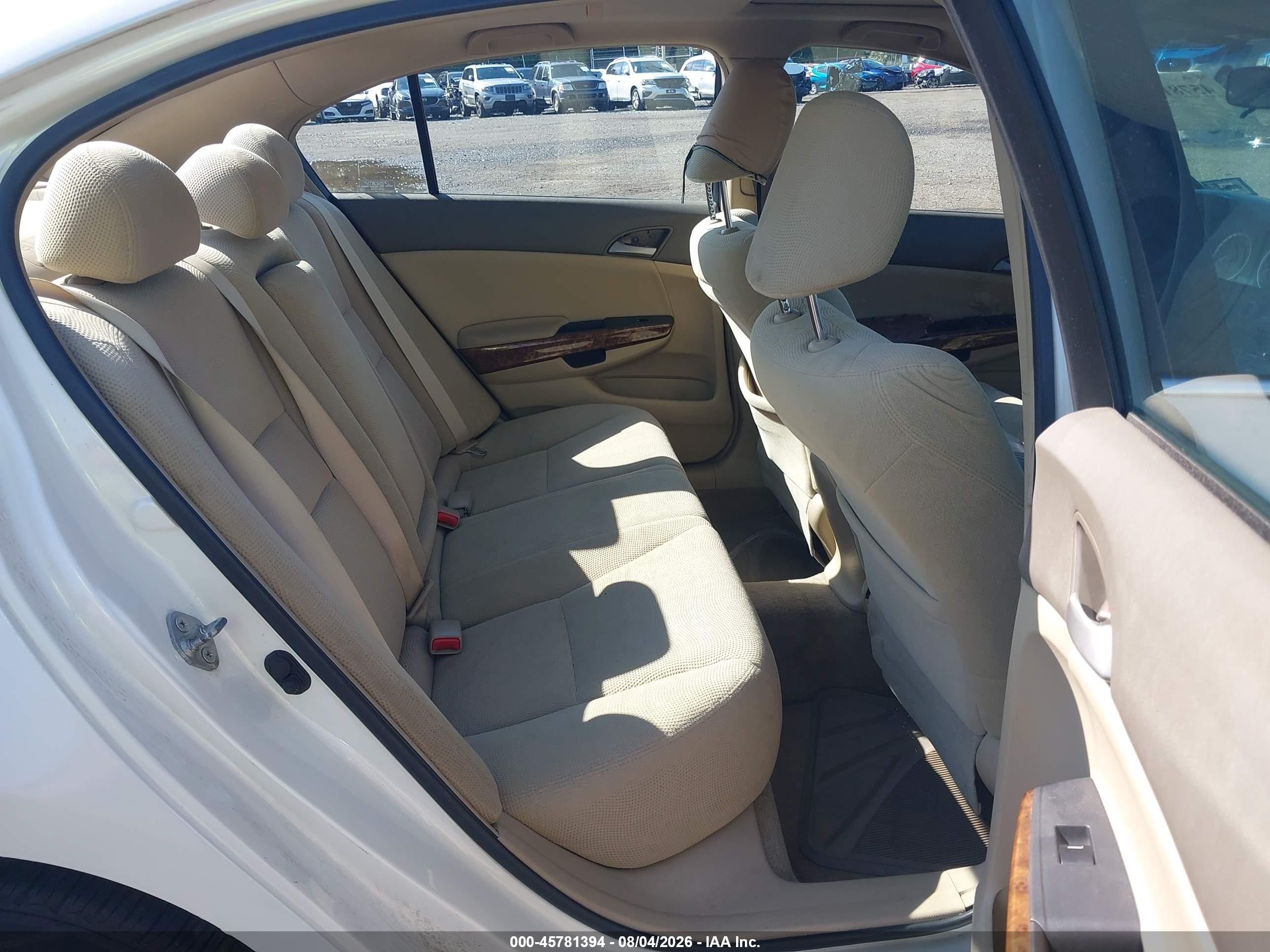 2009 Honda Accord 3.5 Ex White vin: 1HGCP367X9A051111