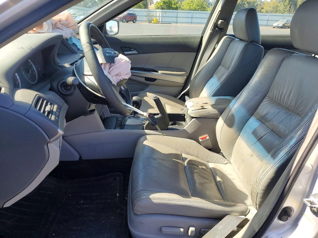 2009 Honda Accord Silver vin: 1HGCP36809A028557