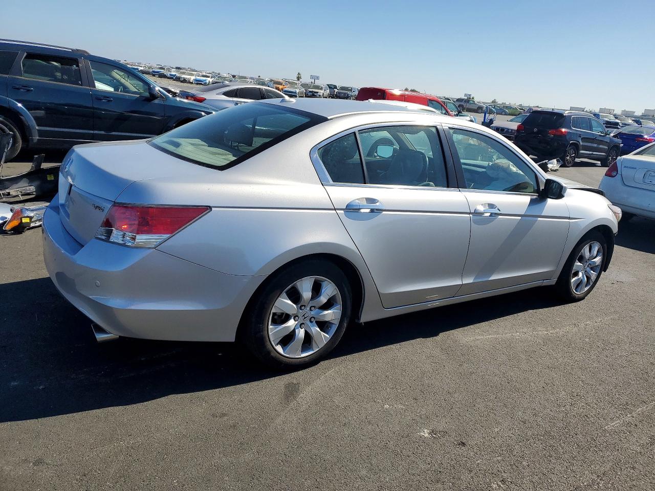2009 Honda Accord Silver vin: 1HGCP36809A028557